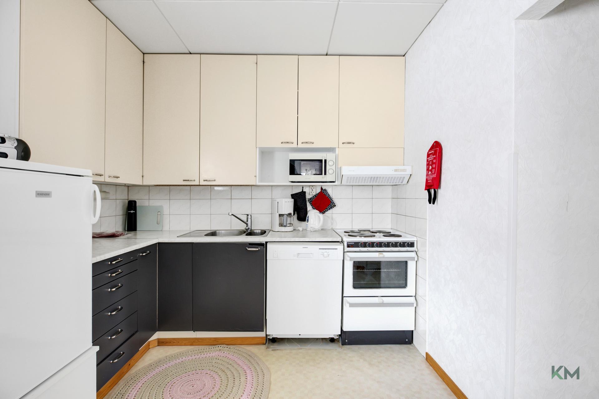 Lypsytie 12, Pello, Pello