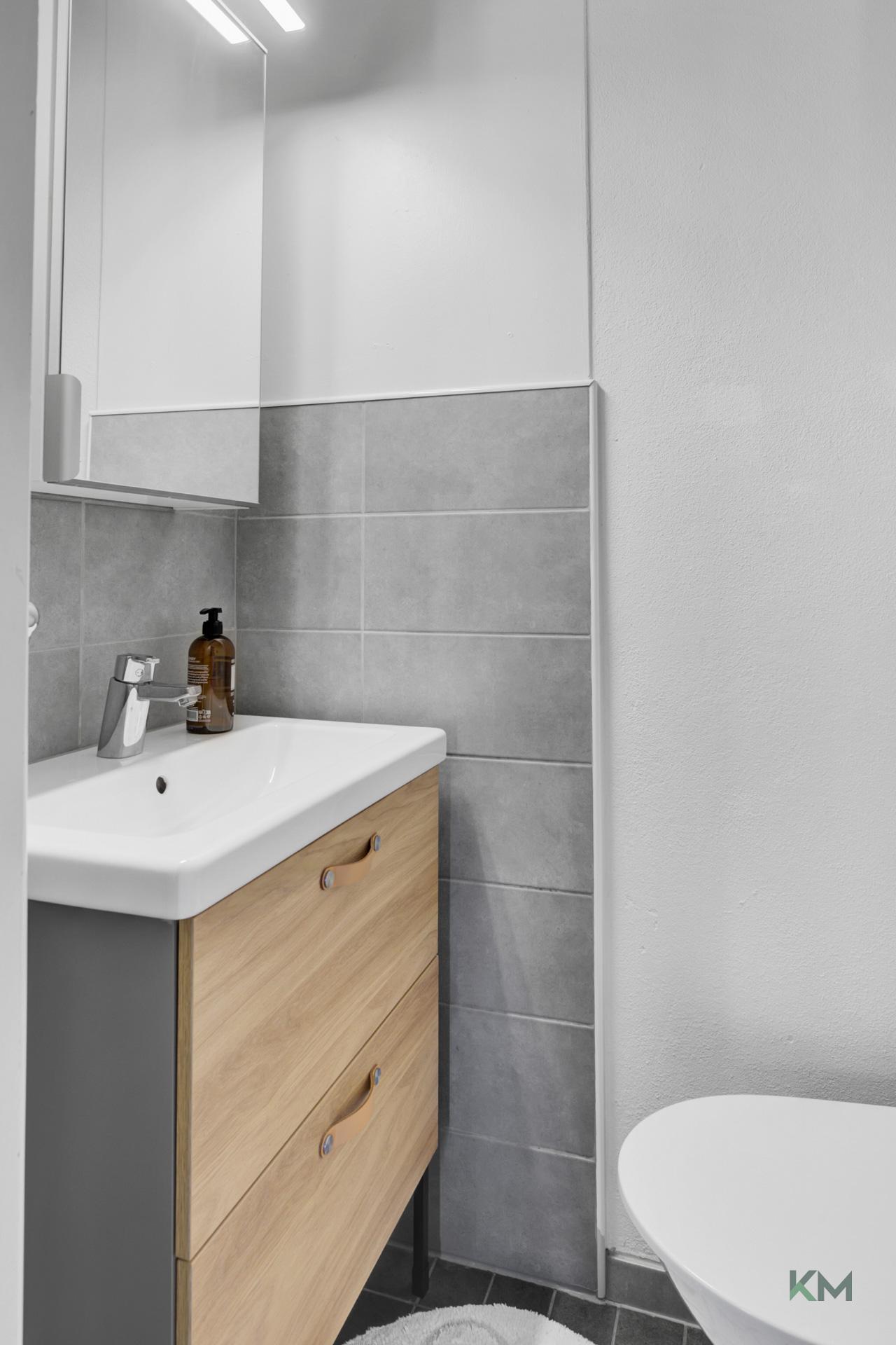 Lypsytie 12, Pello, Pello