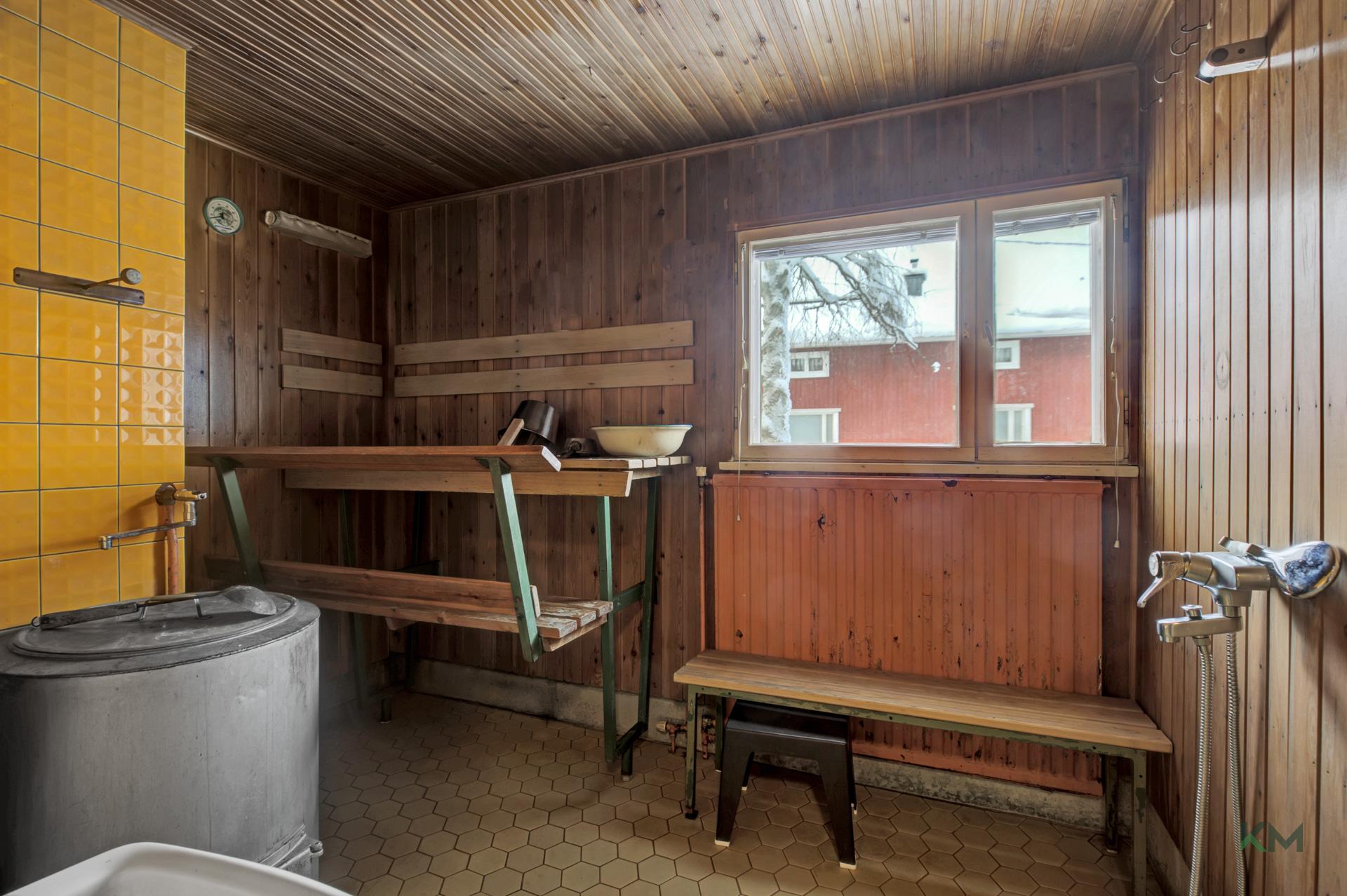 Lypsytie 12, Pello, Pello