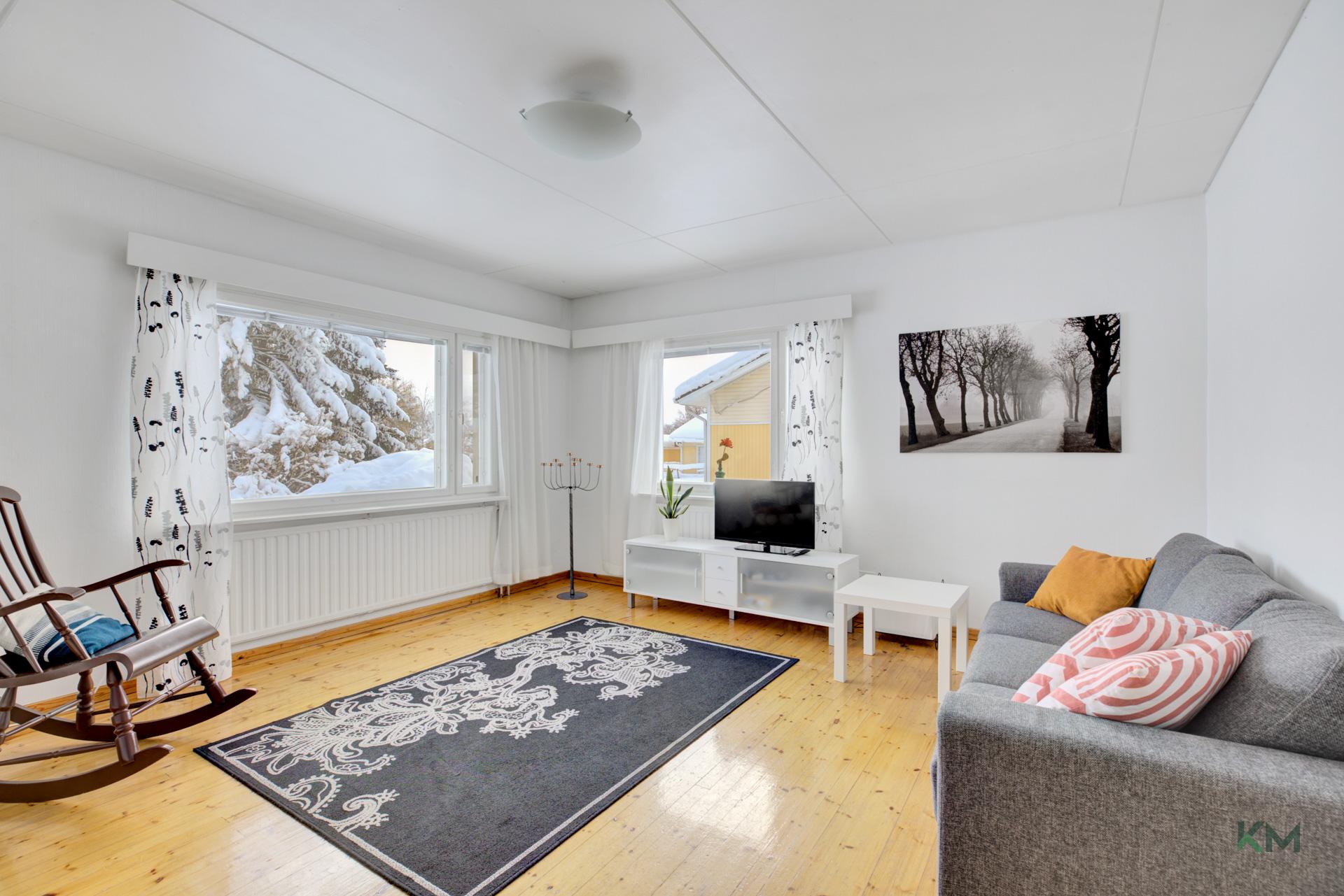 Lypsytie 12, Pello, Pello