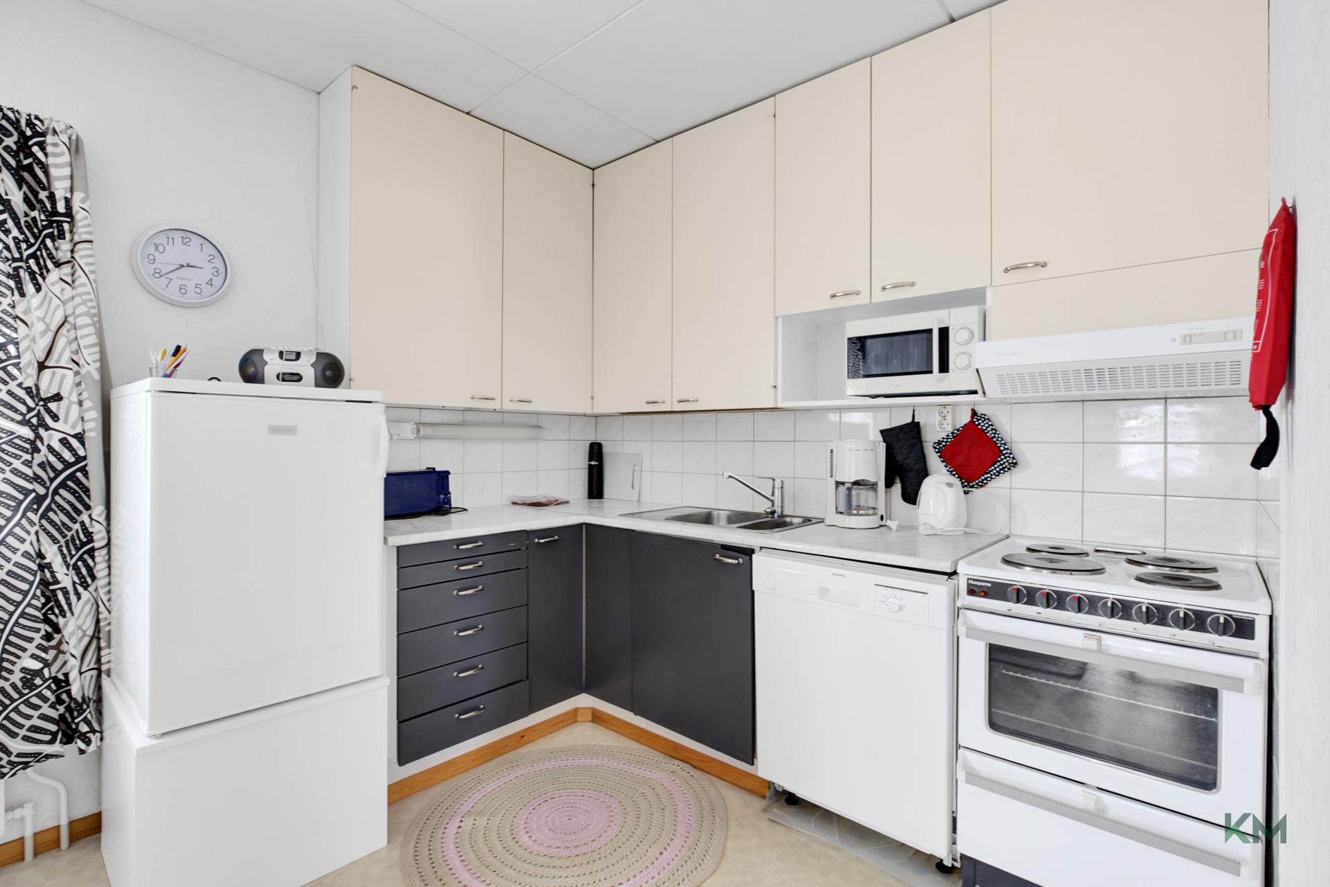 Lypsytie 12, Pello, Pello