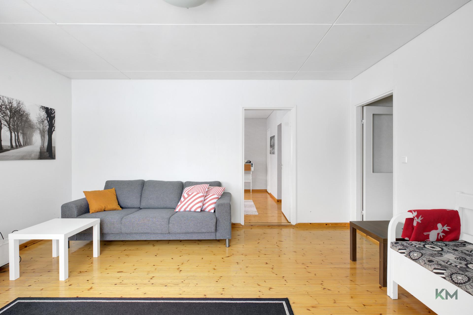 Lypsytie 12, Pello, Pello