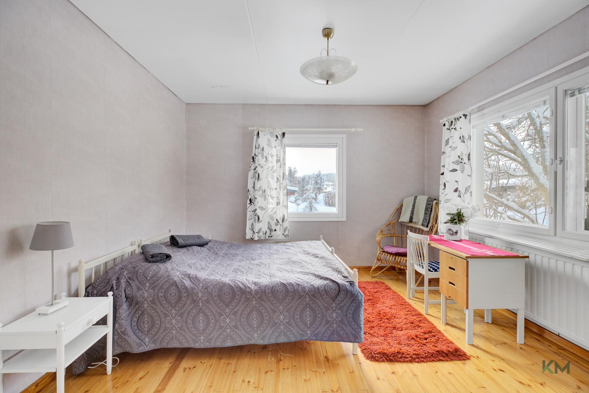 Lypsytie 12, Pello, Pello