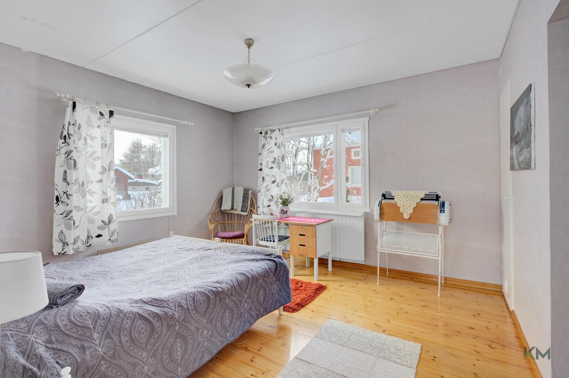 Lypsytie 12, Pello, Pello