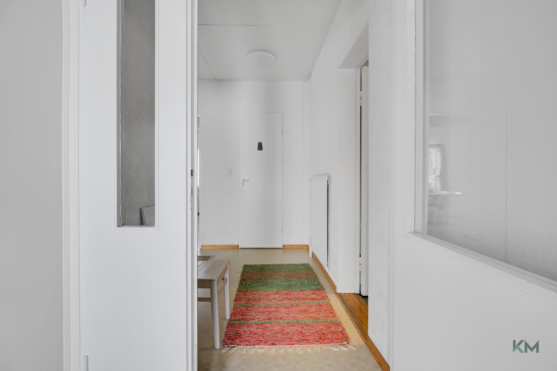 Lypsytie 12, Pello, Pello