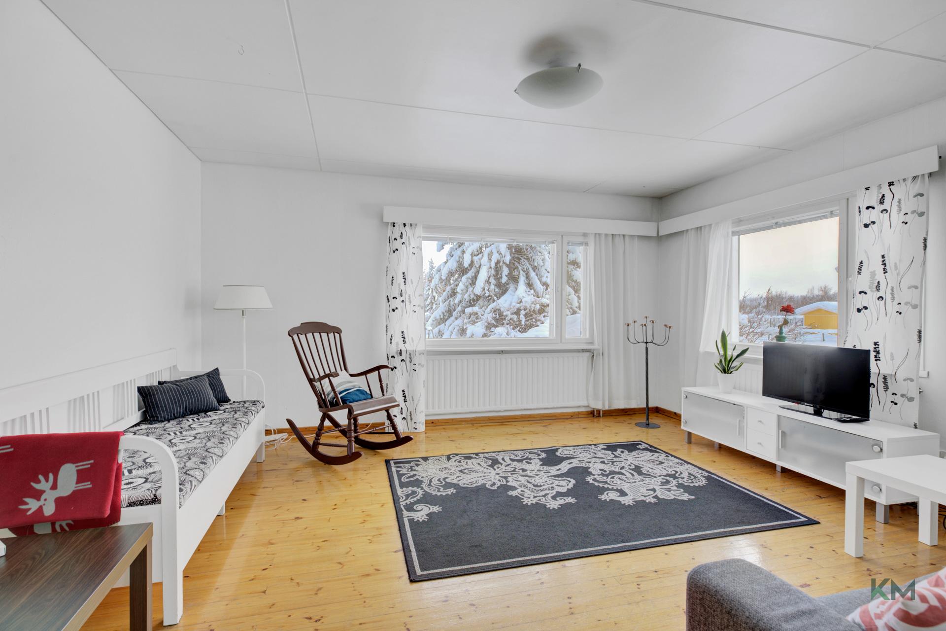 Lypsytie 12, Pello, Pello