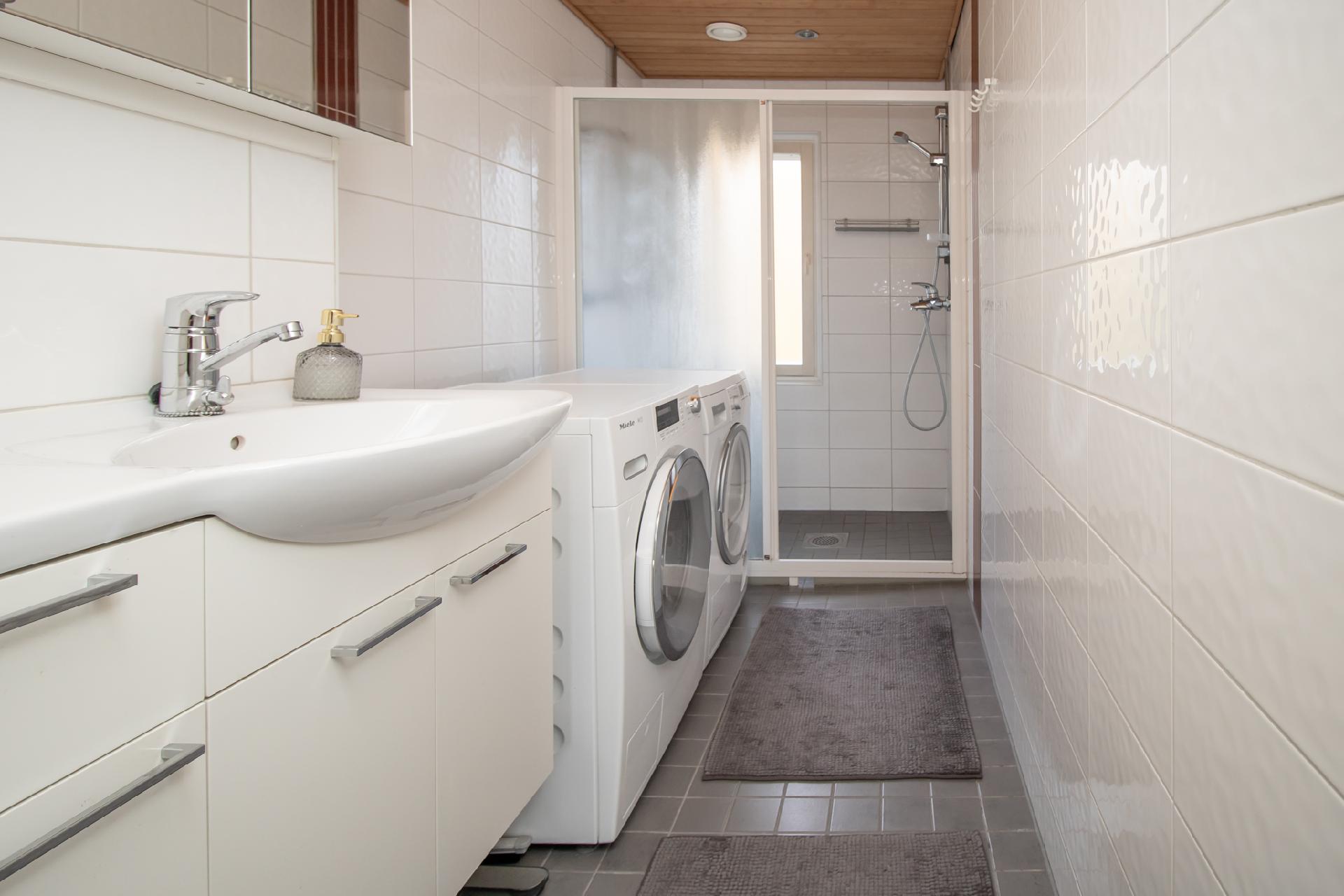 pesuhuone ja kodinhoitotila