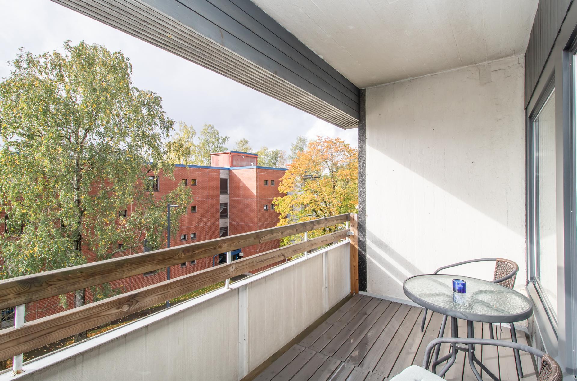 reilun kokoinen parveke