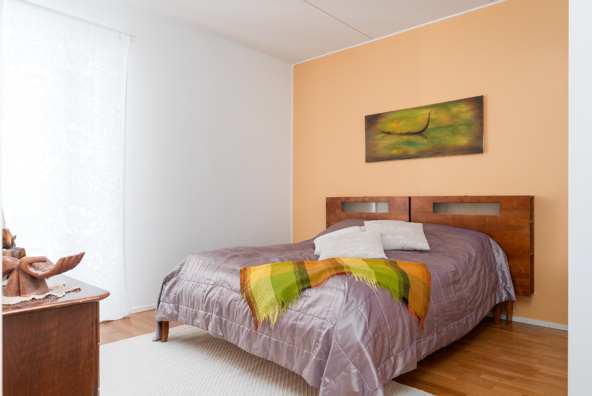 Alakerran makuuhuone