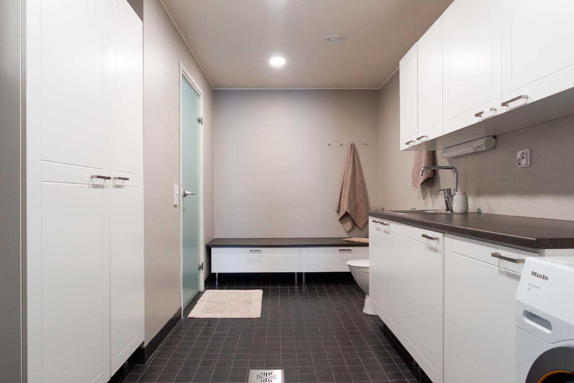 Tilava kodinhoitohuone