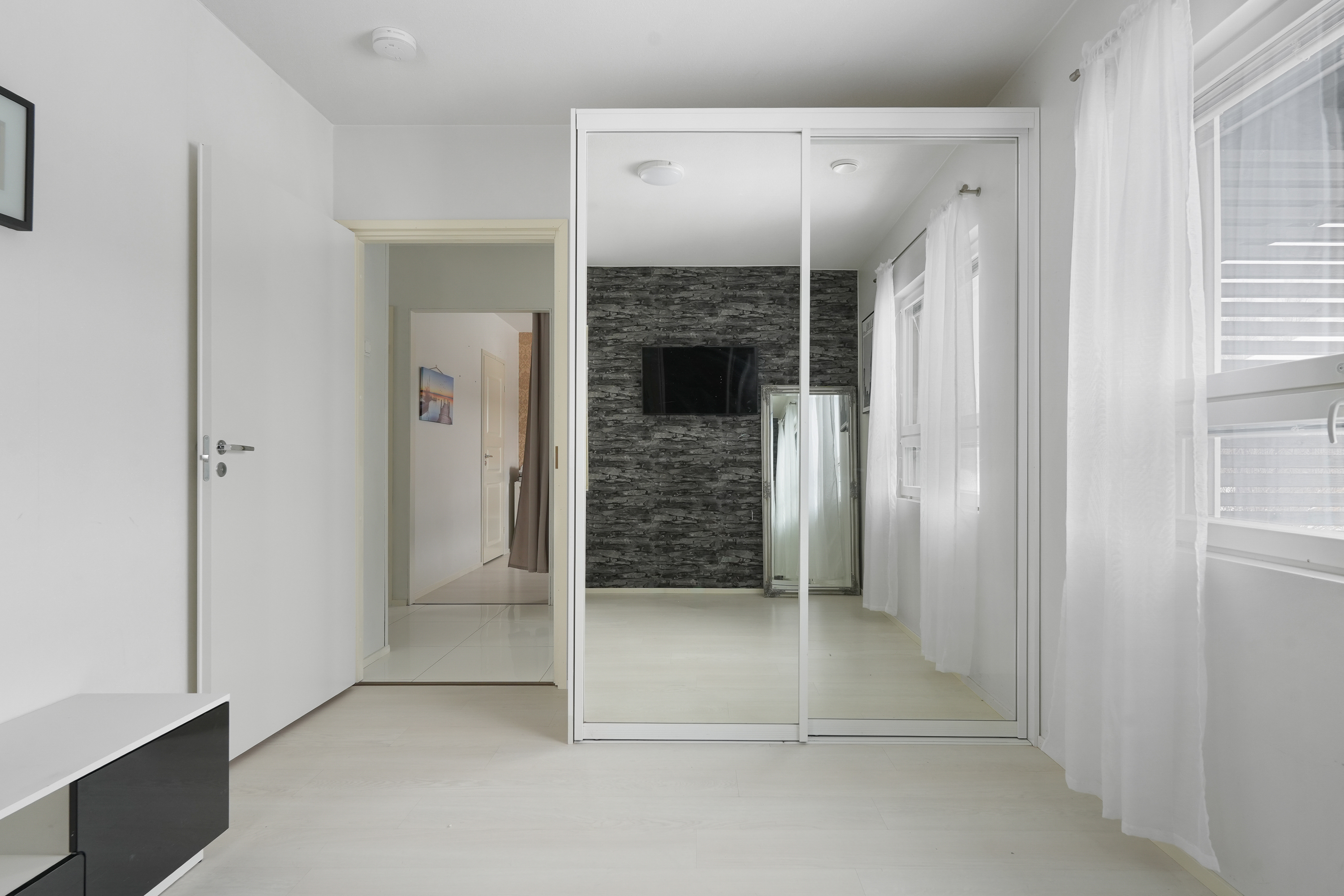 Makuuhuone 2:n kaapisto