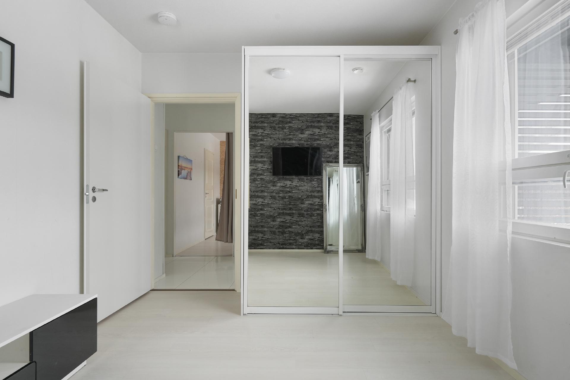 Makuuhuone 2:n kaapisto