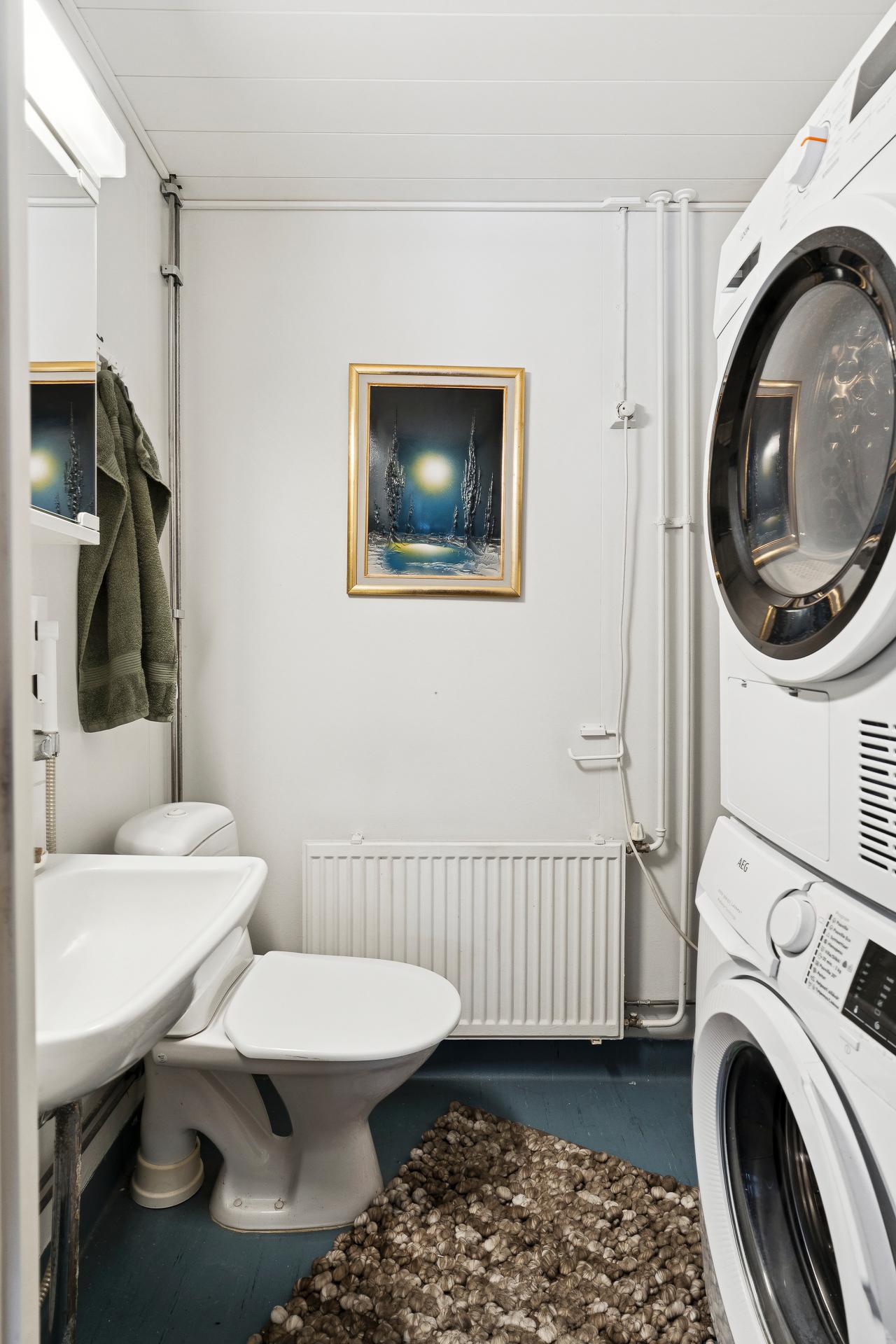 Erillinen wc alakerrassa