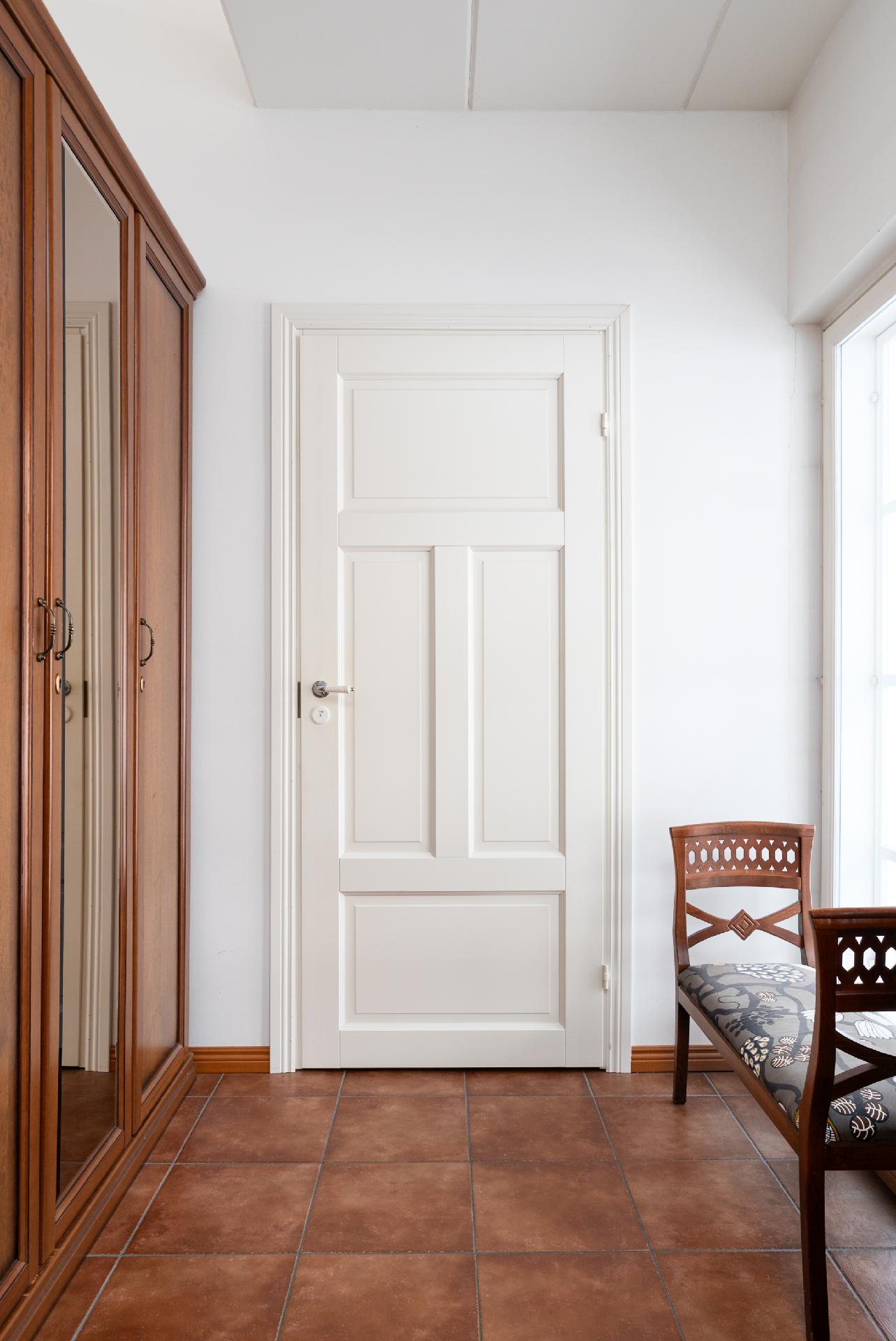 Eteisestä käynti vieras wc:n