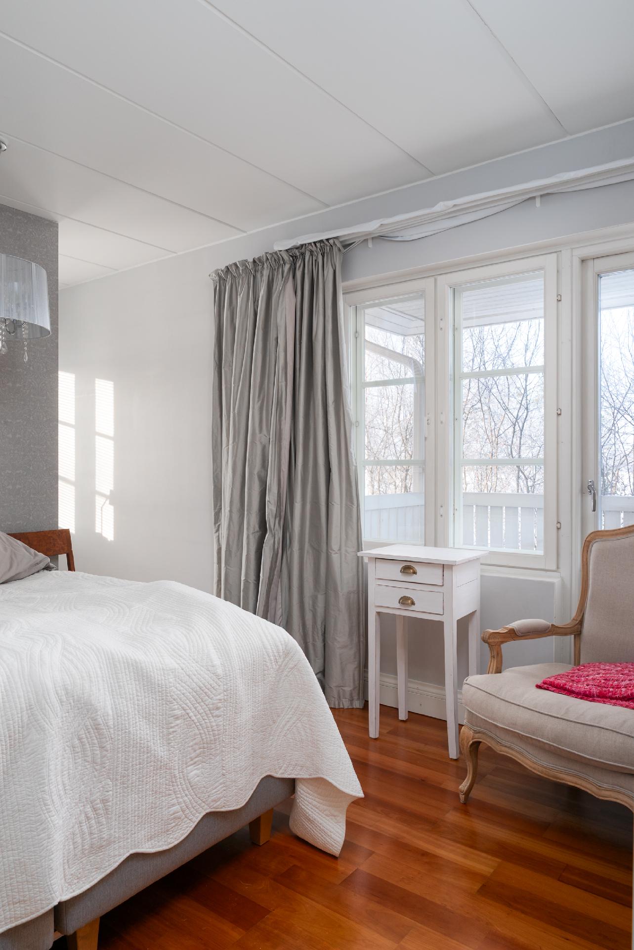 Yläkerran makuuhuone