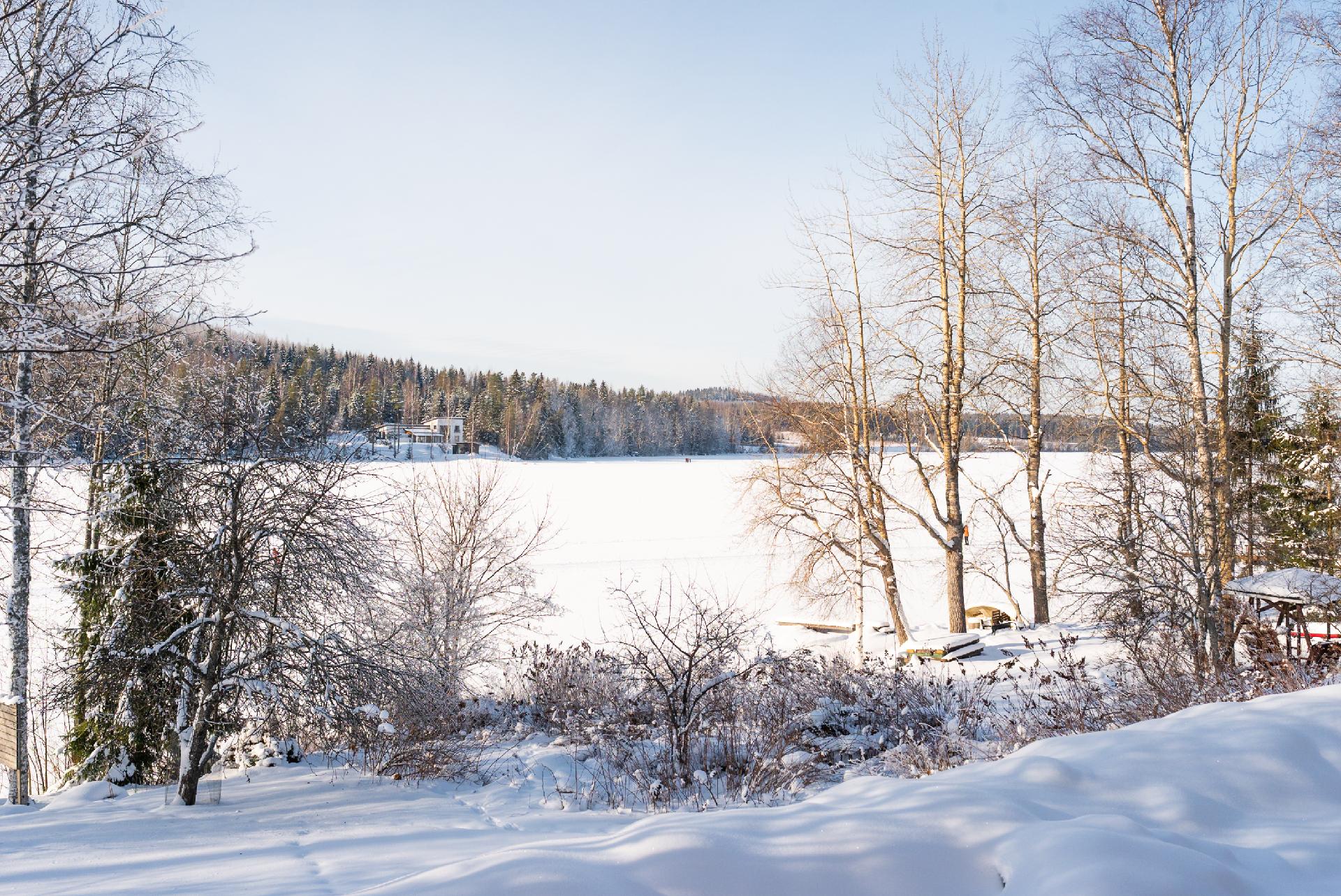 Upeaa järvimaisemaa