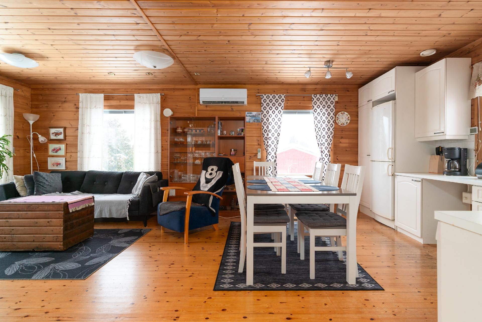 Rinnetie 28, Kuukkajärvi, Uurainen