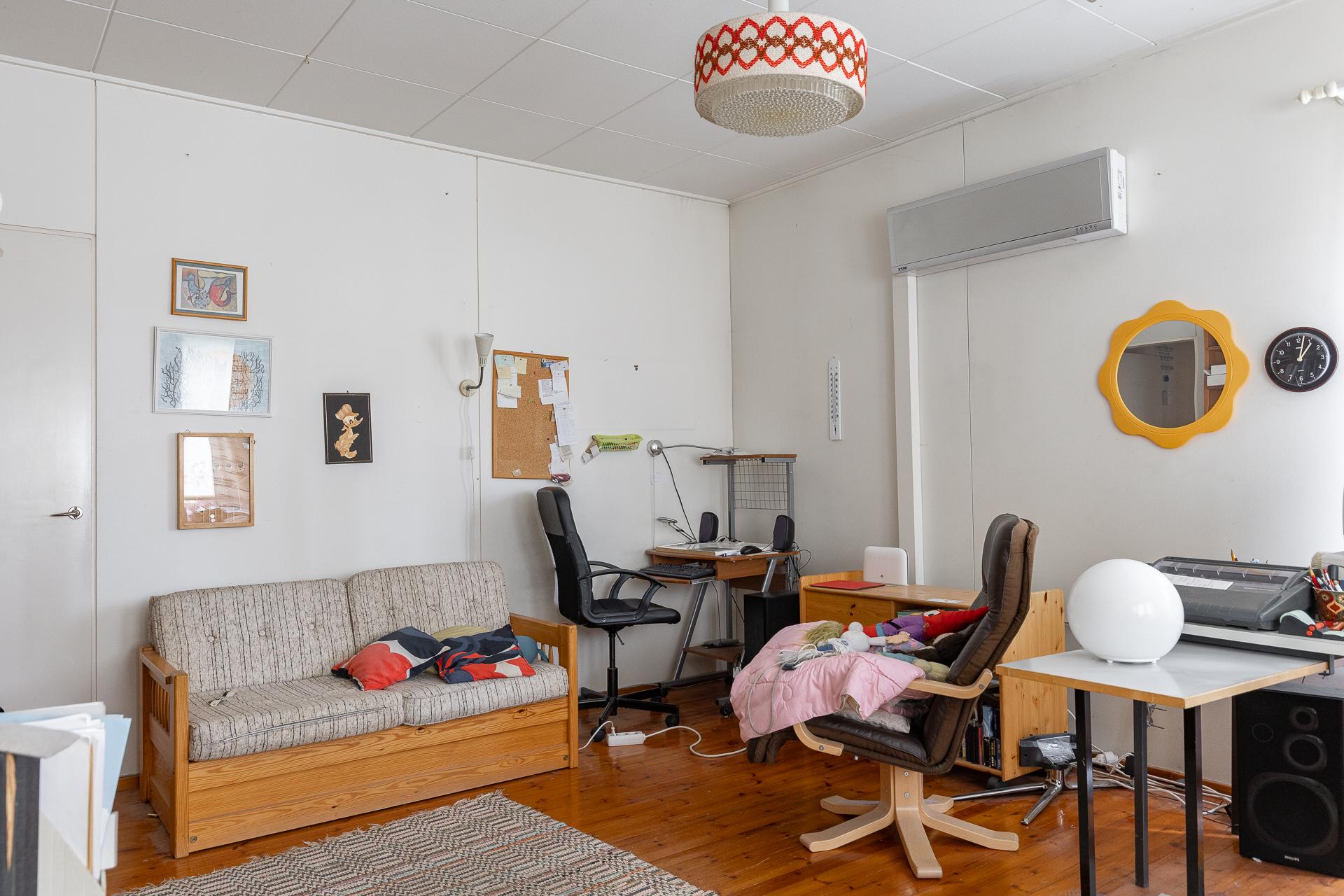 Alakerran makuuhuone