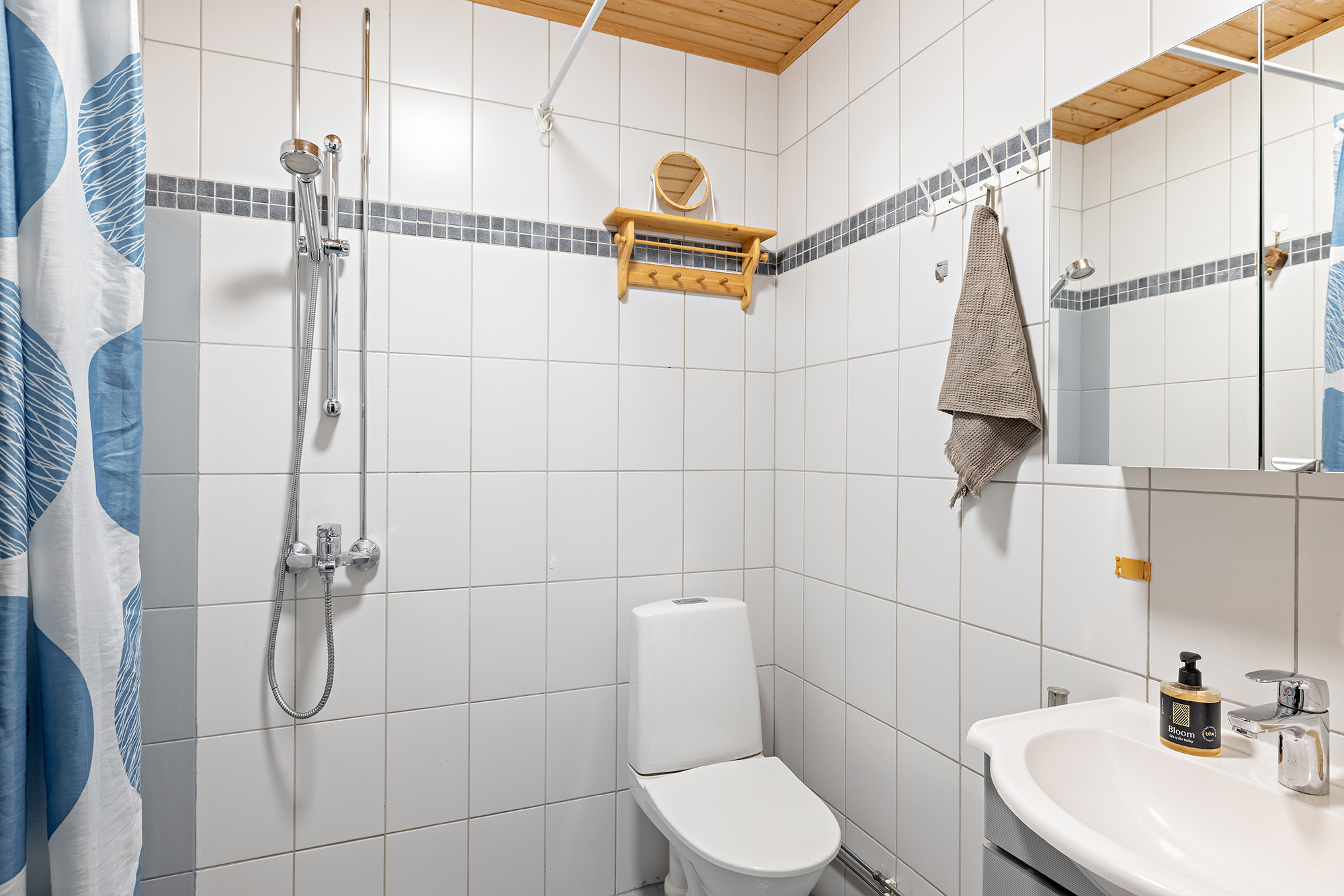 Kylpyhuoneessa toinen wc