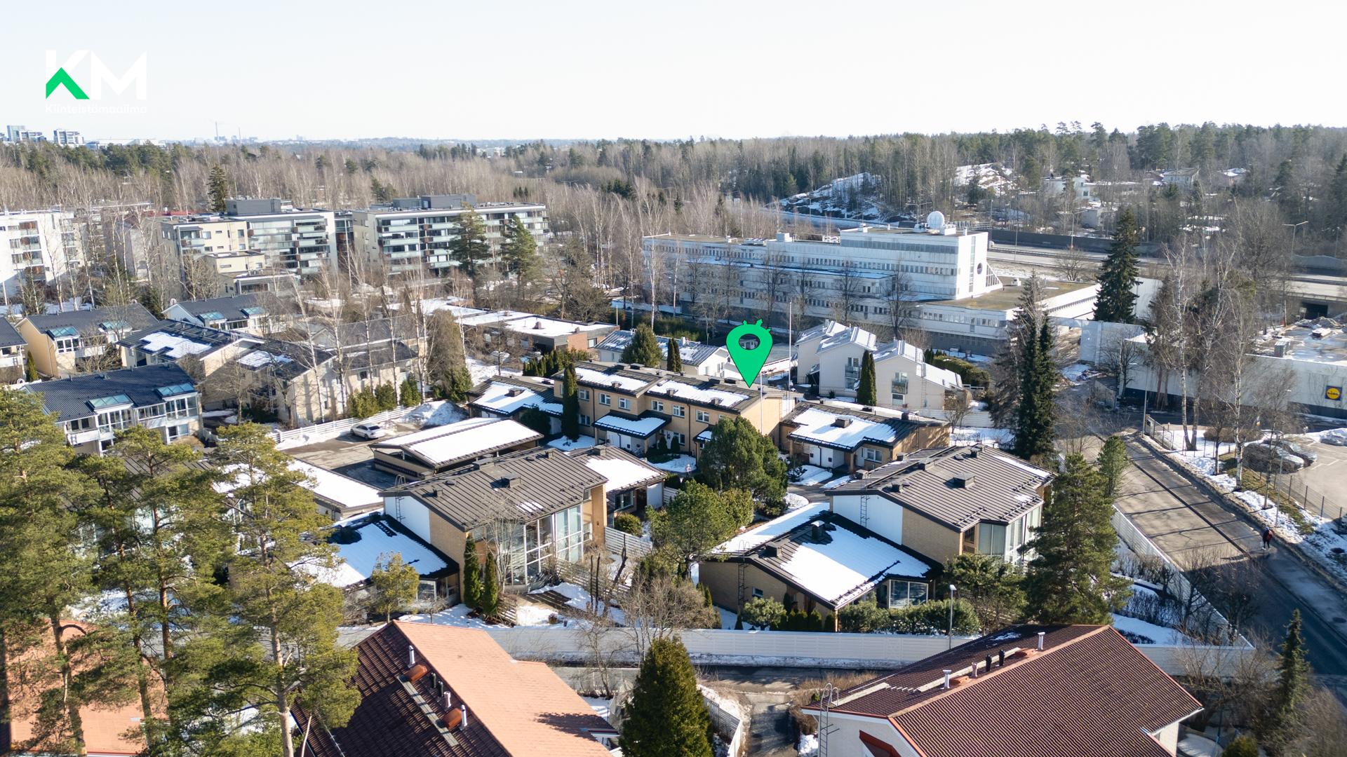 Todella keskeinen sijainti Niittykummun palveluihin.