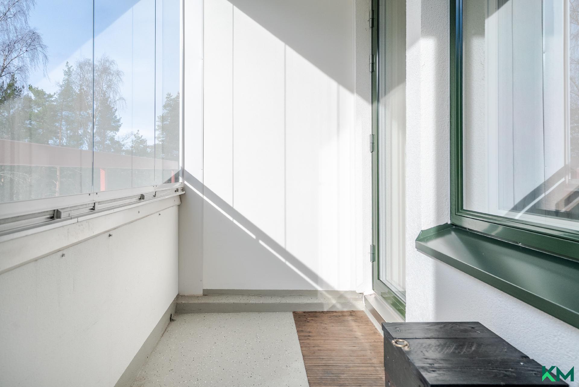 Lasitettu länsiparveke