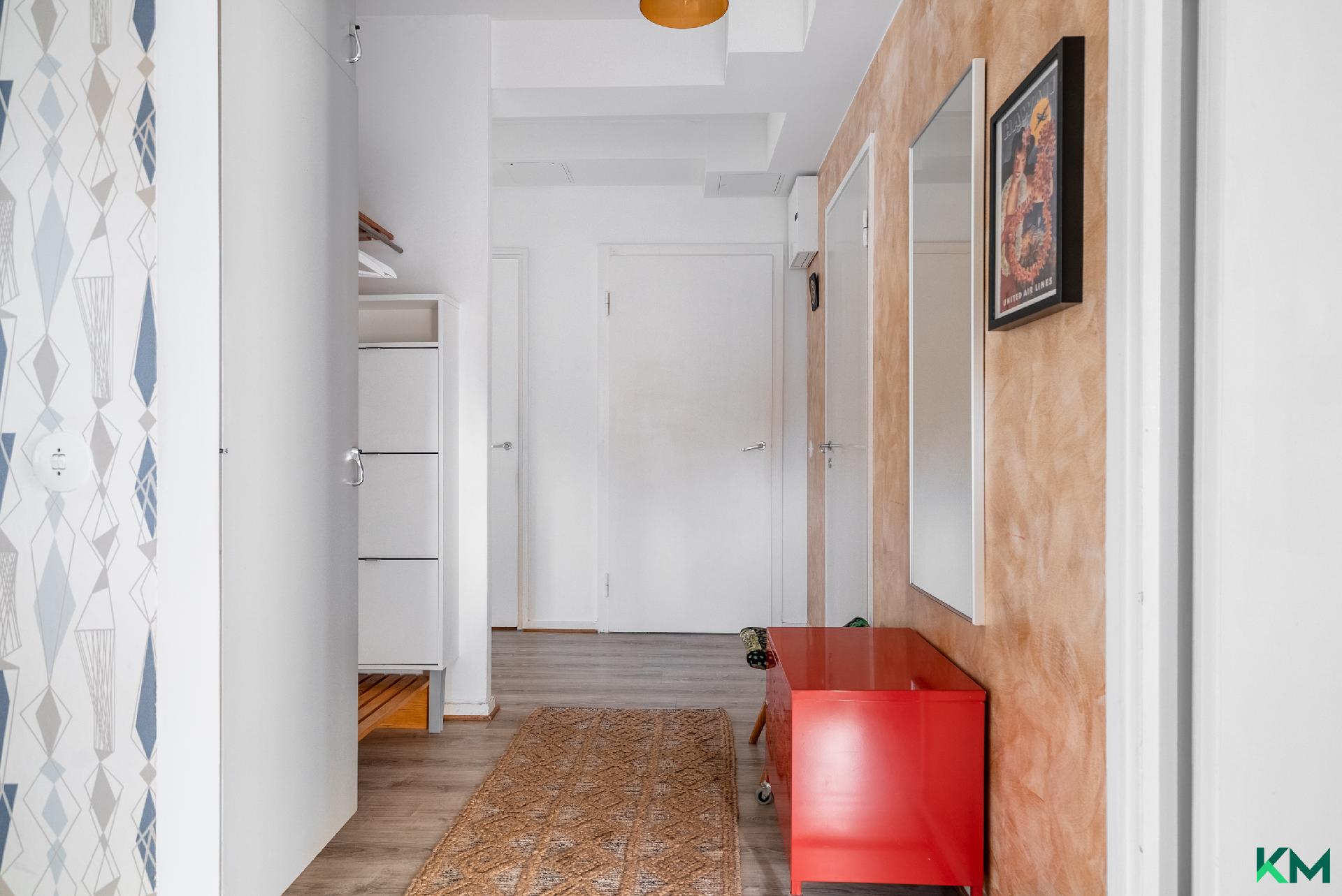 Eteisaulasta käynti kaikkiin huoneisiin