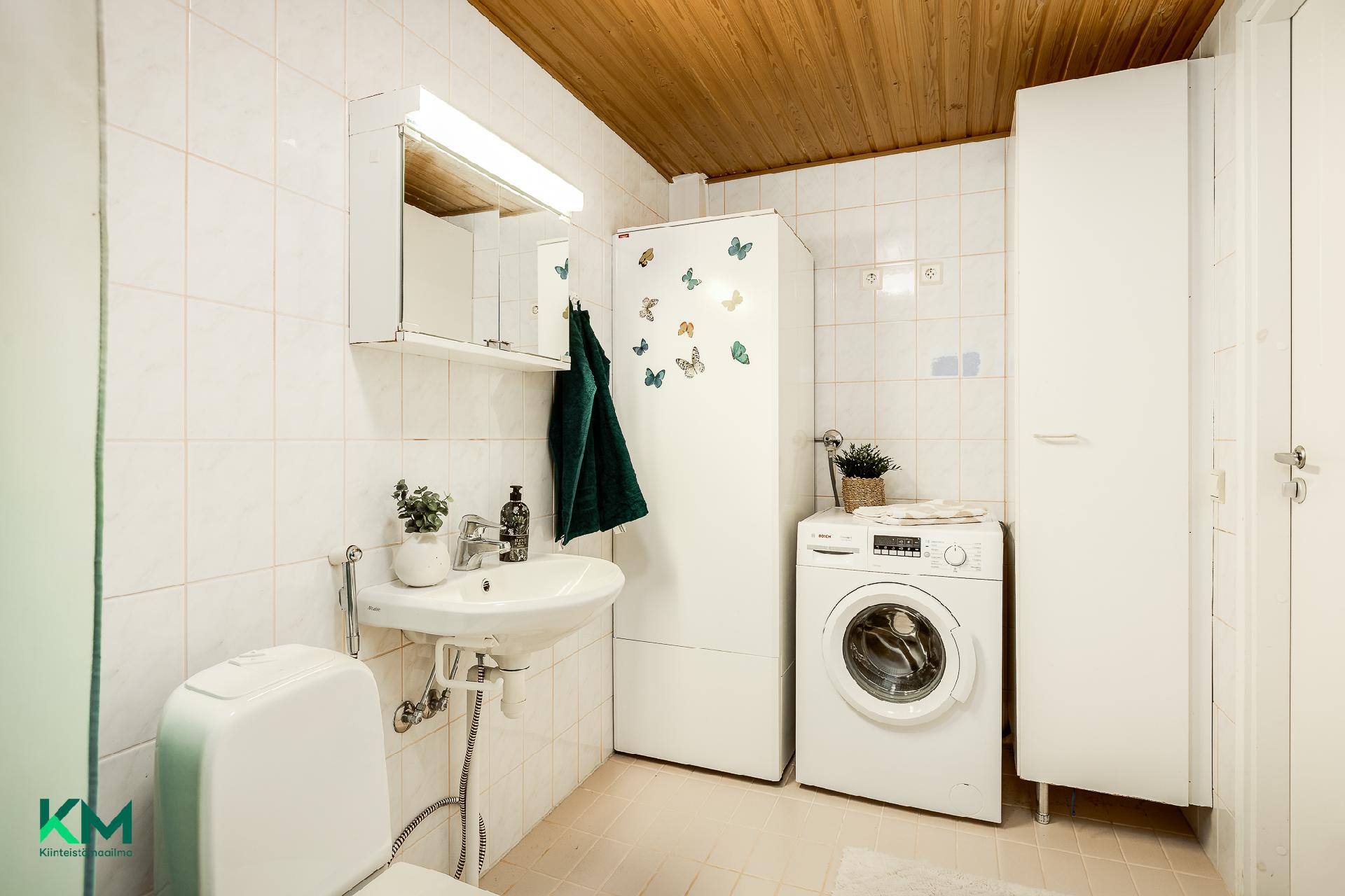 Alakerran kylpyhuone