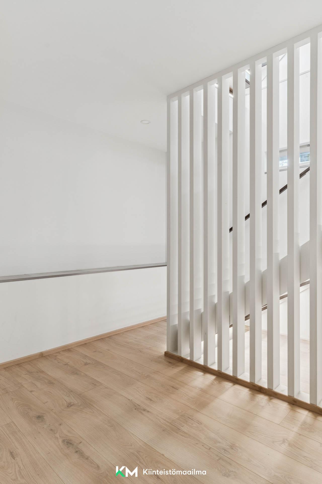 Portaikkoa kellarikerroksessa