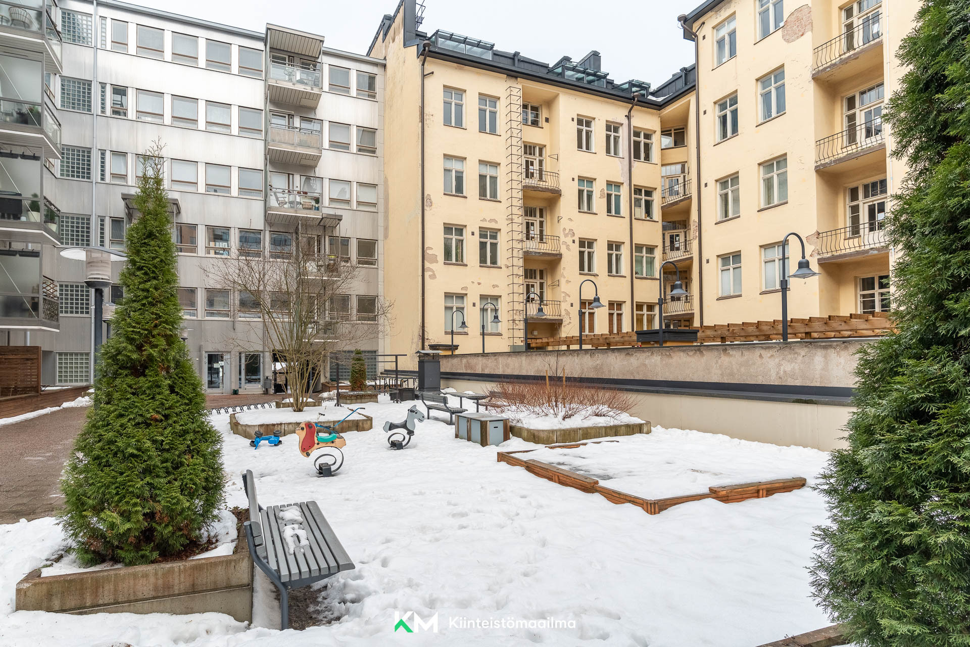 ...leikkipaikkoineen.