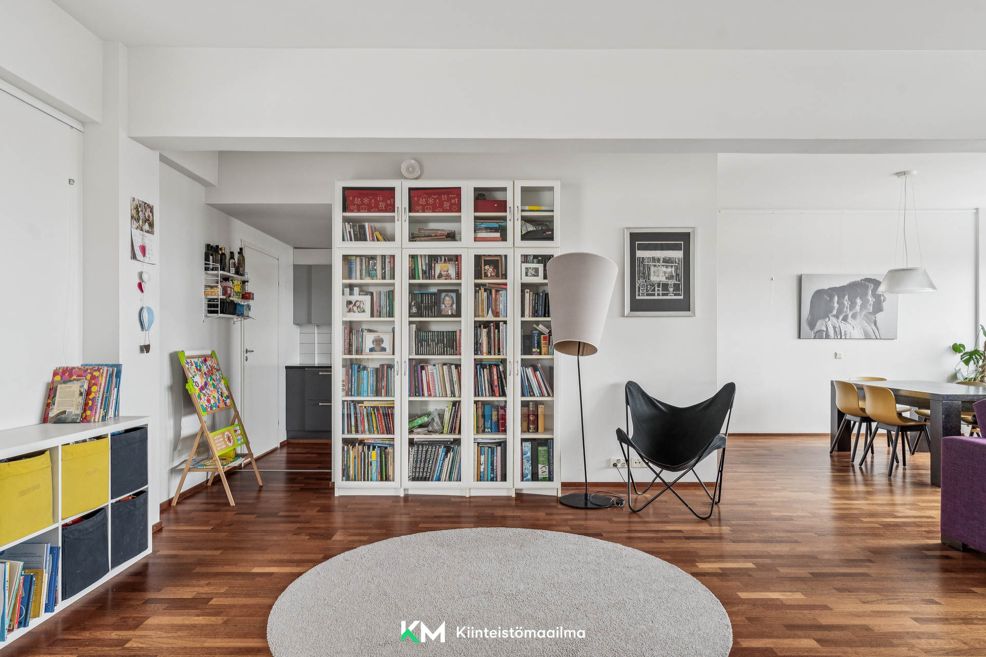 Olohuoneessa on tilaa lasten leikeille tai vaikka flyygelille.