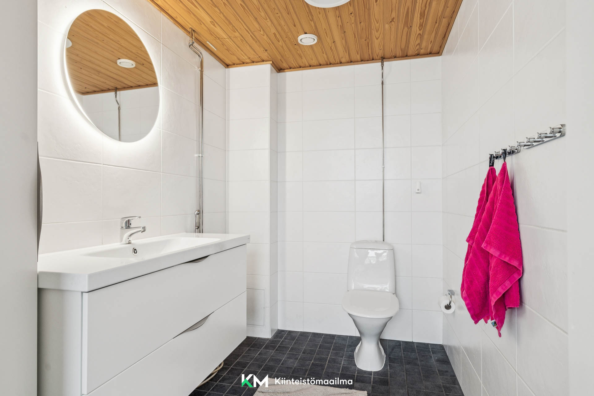 Erillinen wc helpottaa arkea.