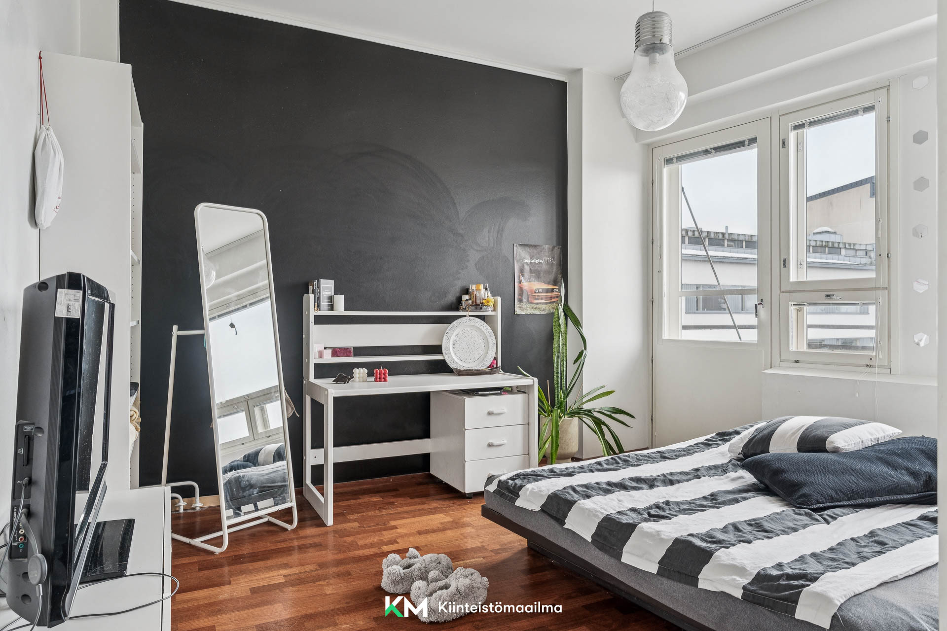 Tästä makuuhuoneesta avautuu huoneiston toinen parveke