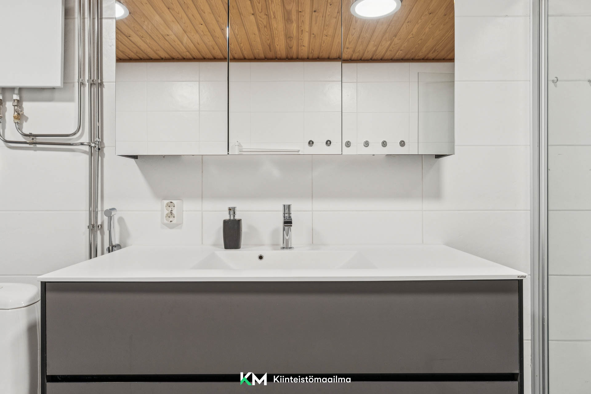 Kylpyhuoneen kalusteet on päivitetty 2023. 