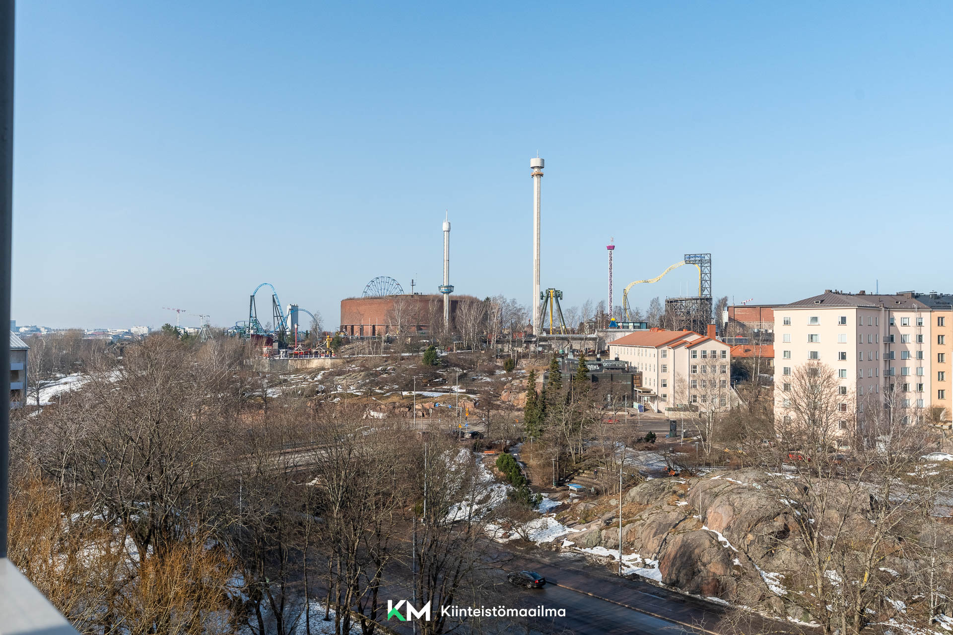 Sieltäkin voi ihailla Linnanmäkeä koko komeudessaan.