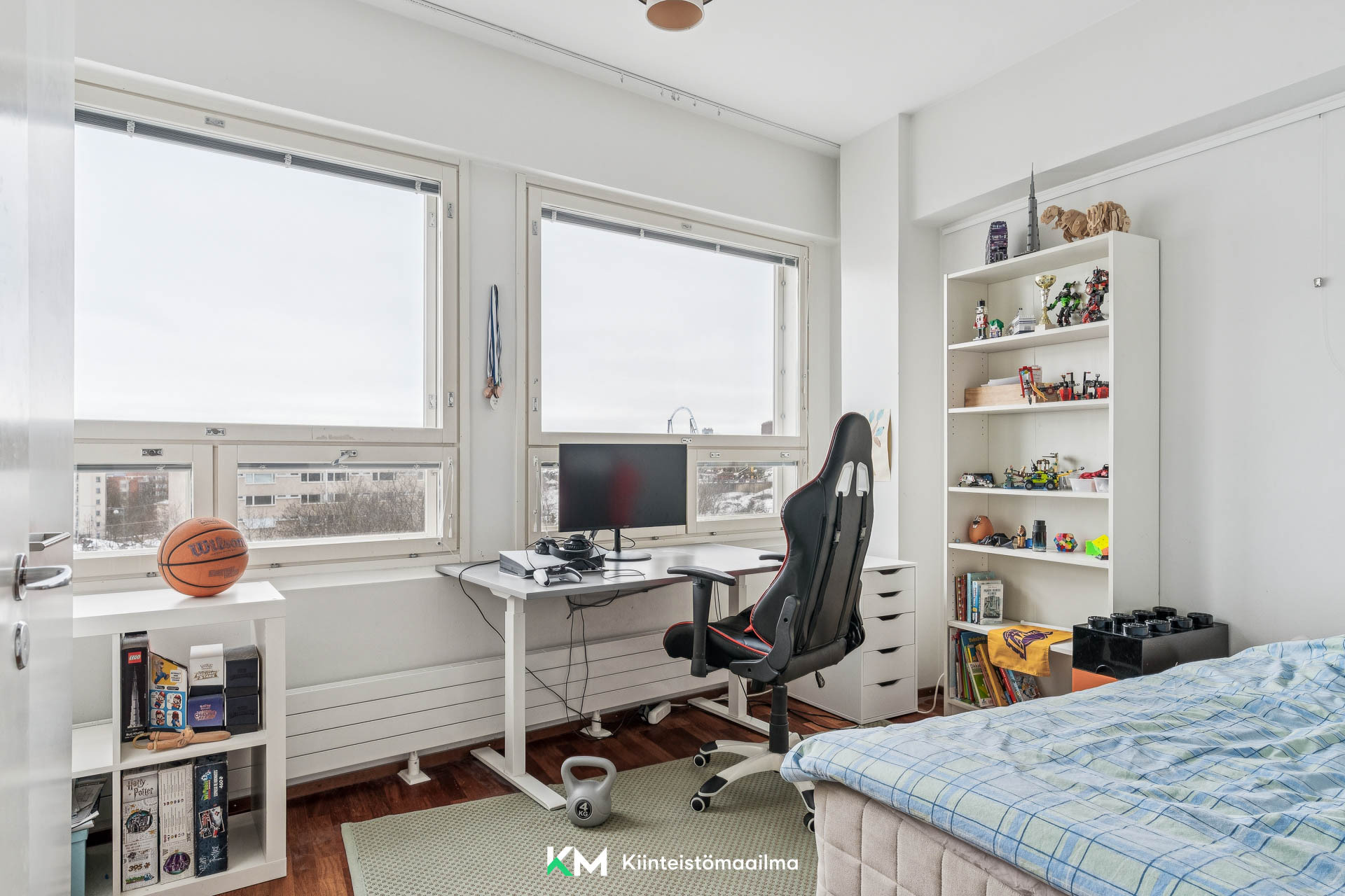 Makuuhuoneet ovat tilavia.