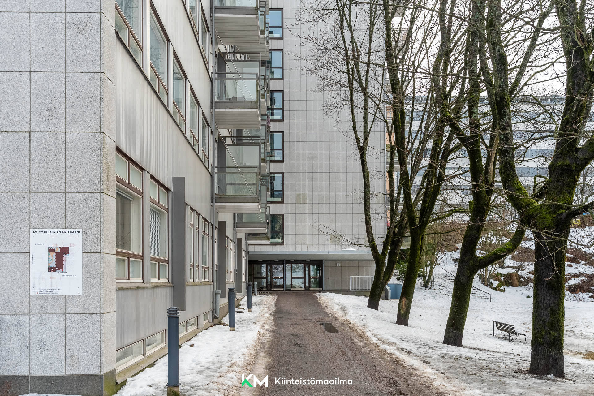 Entinen käsityöopettajaopiston talo on modernisoitu ja saneerattu asunnoiksi 2008. Asunto Oy Helsingin Artesaani.