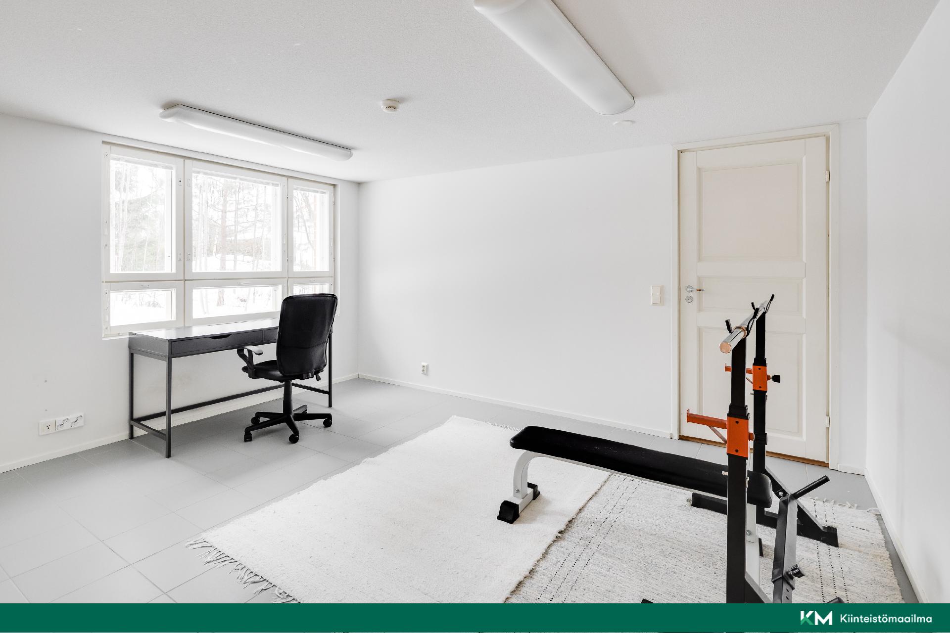 Työhuone/makuuhuone