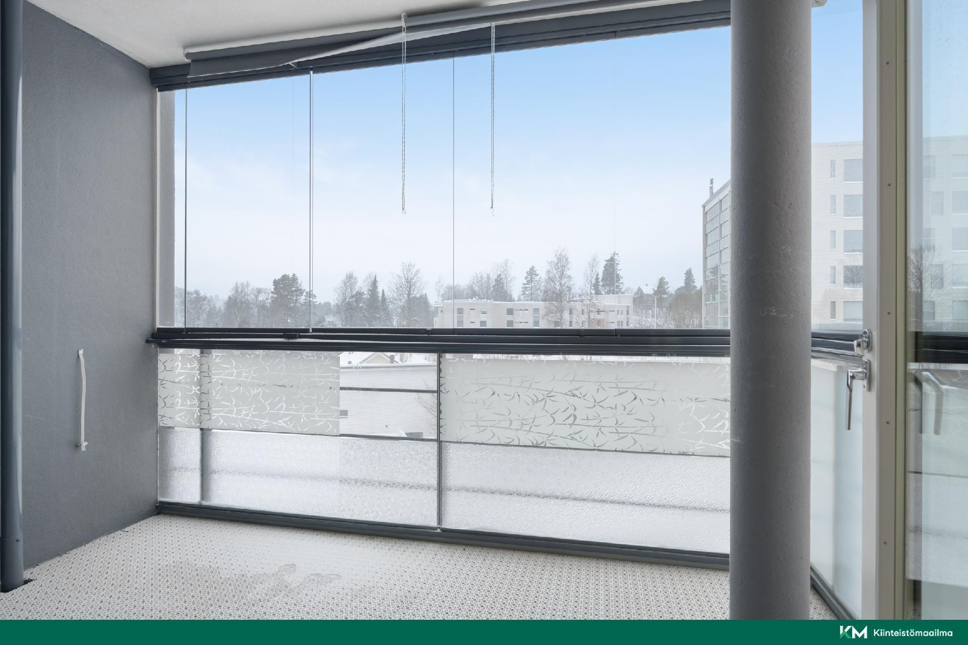 lasitettu länsiparveke