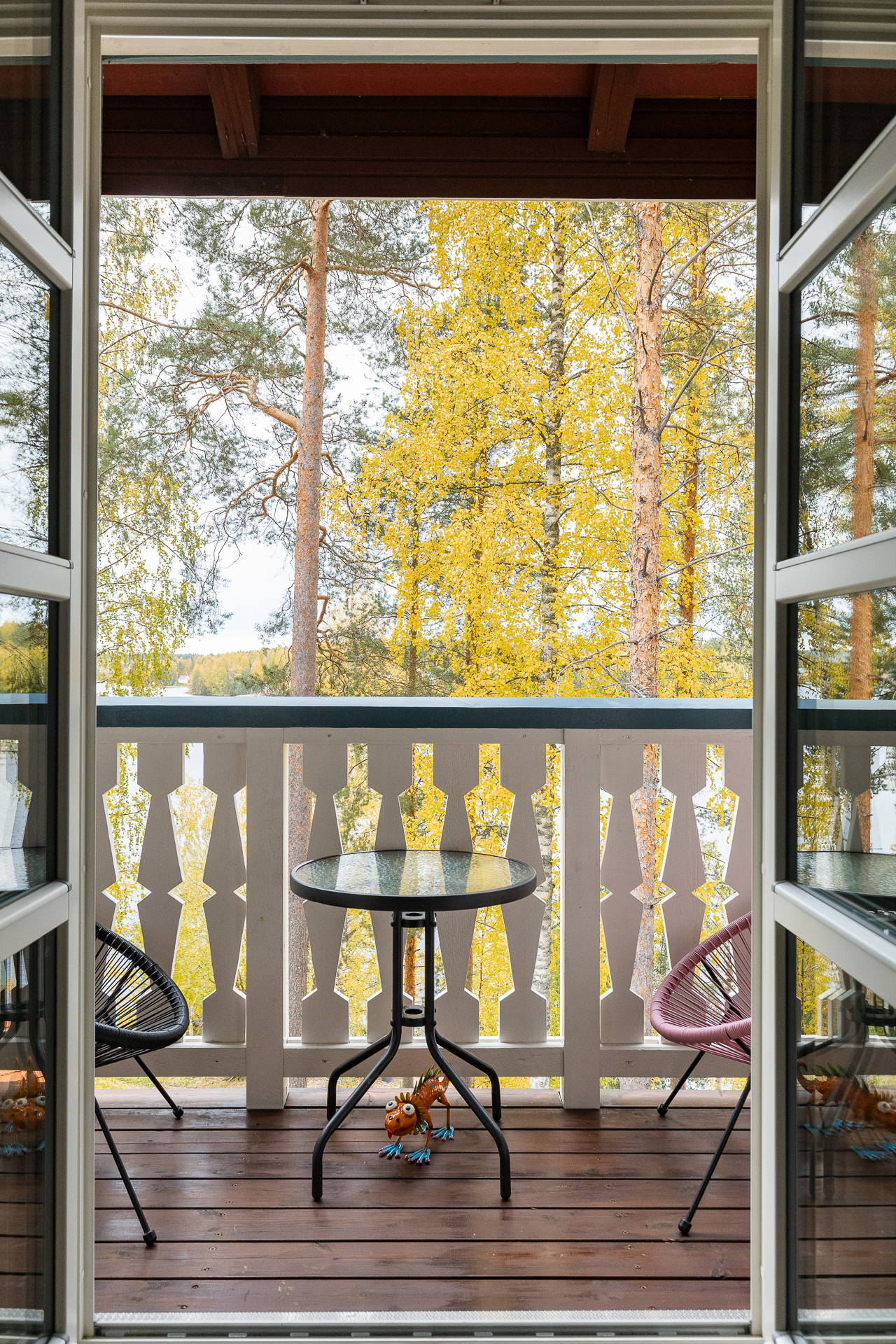 käynti olohuoneesta parvekkeelle