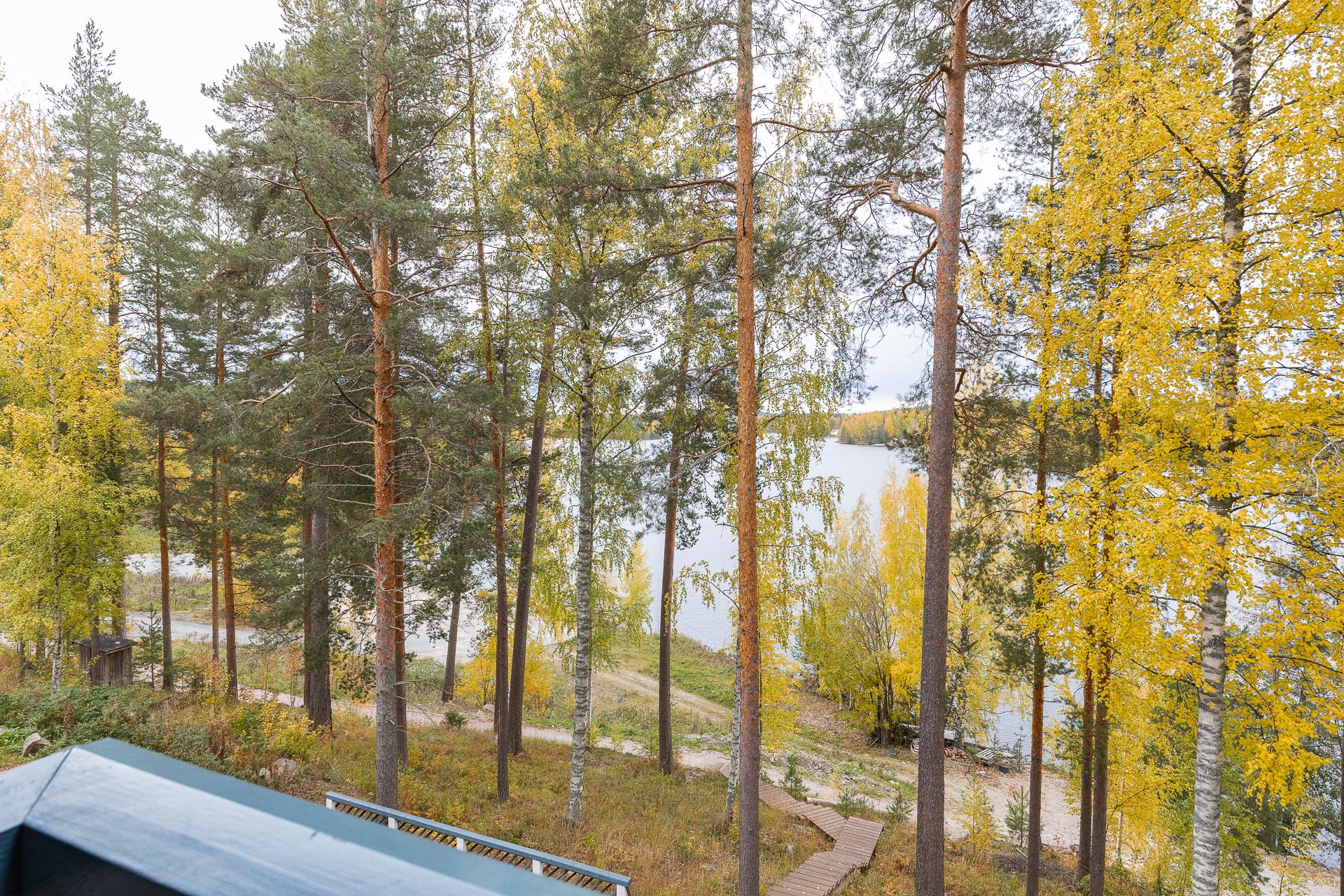 parvekenäkymä olohuoneesta