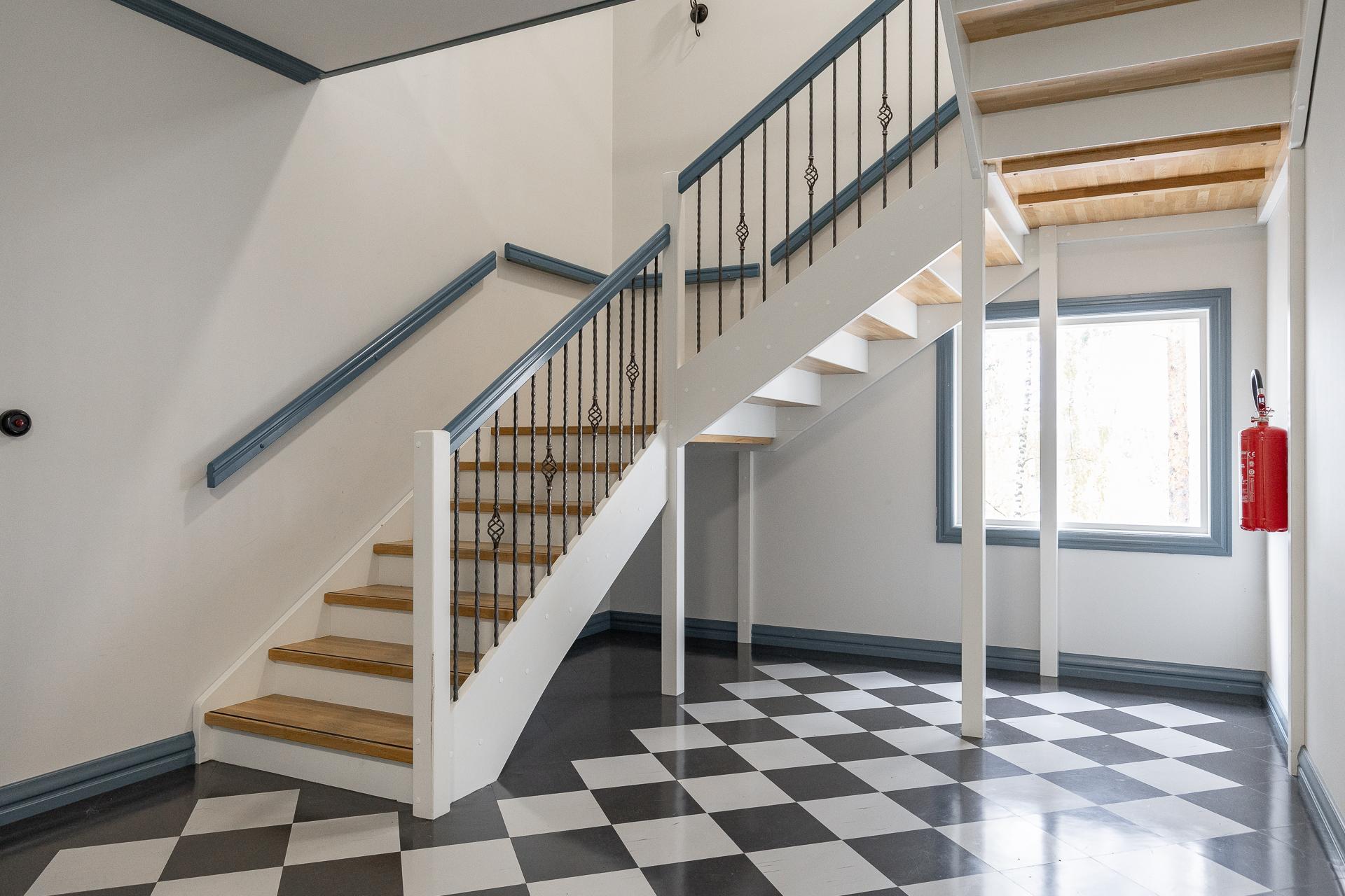 taloyhtiön rappukäytävä