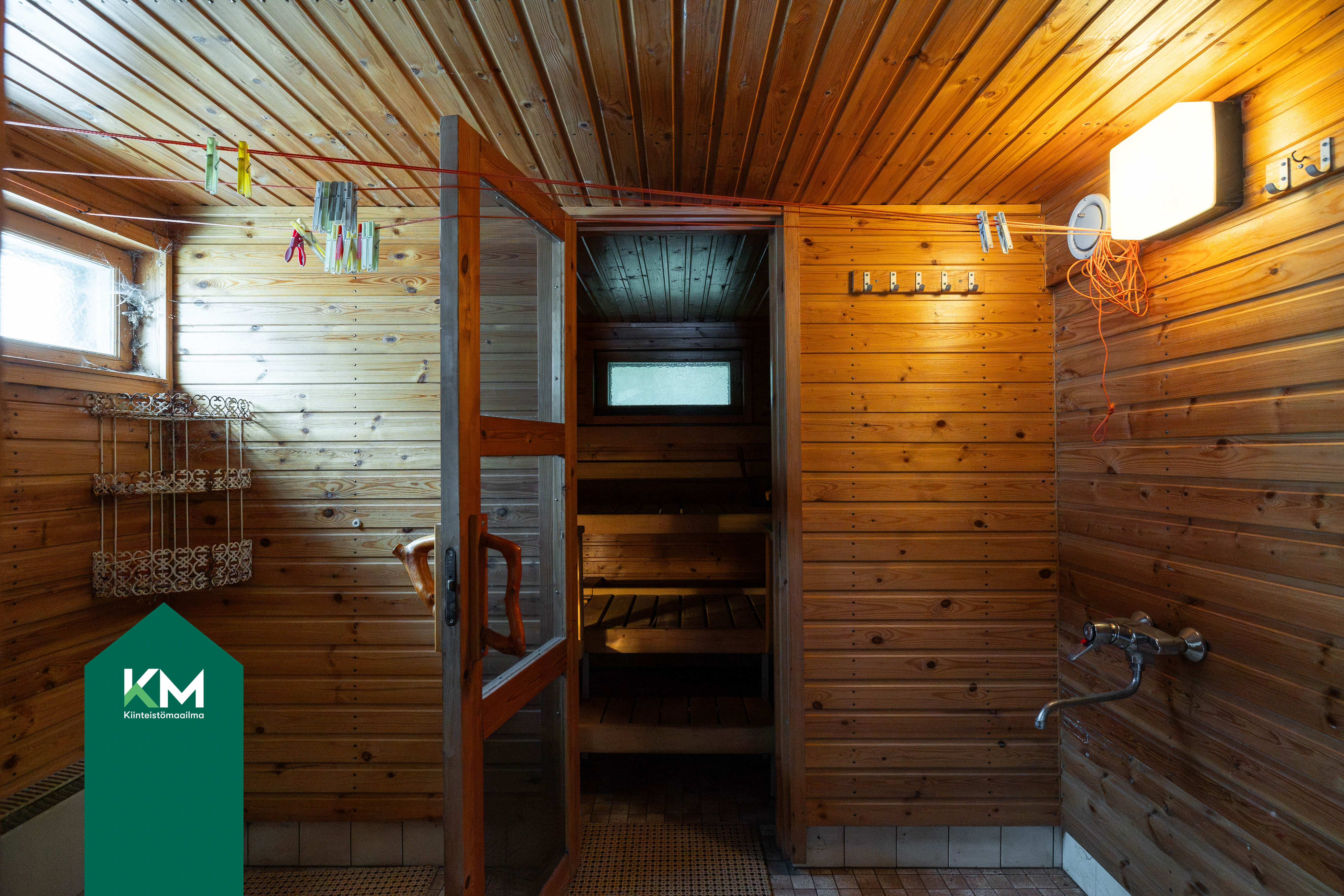 Kellarikerroksen saunatila