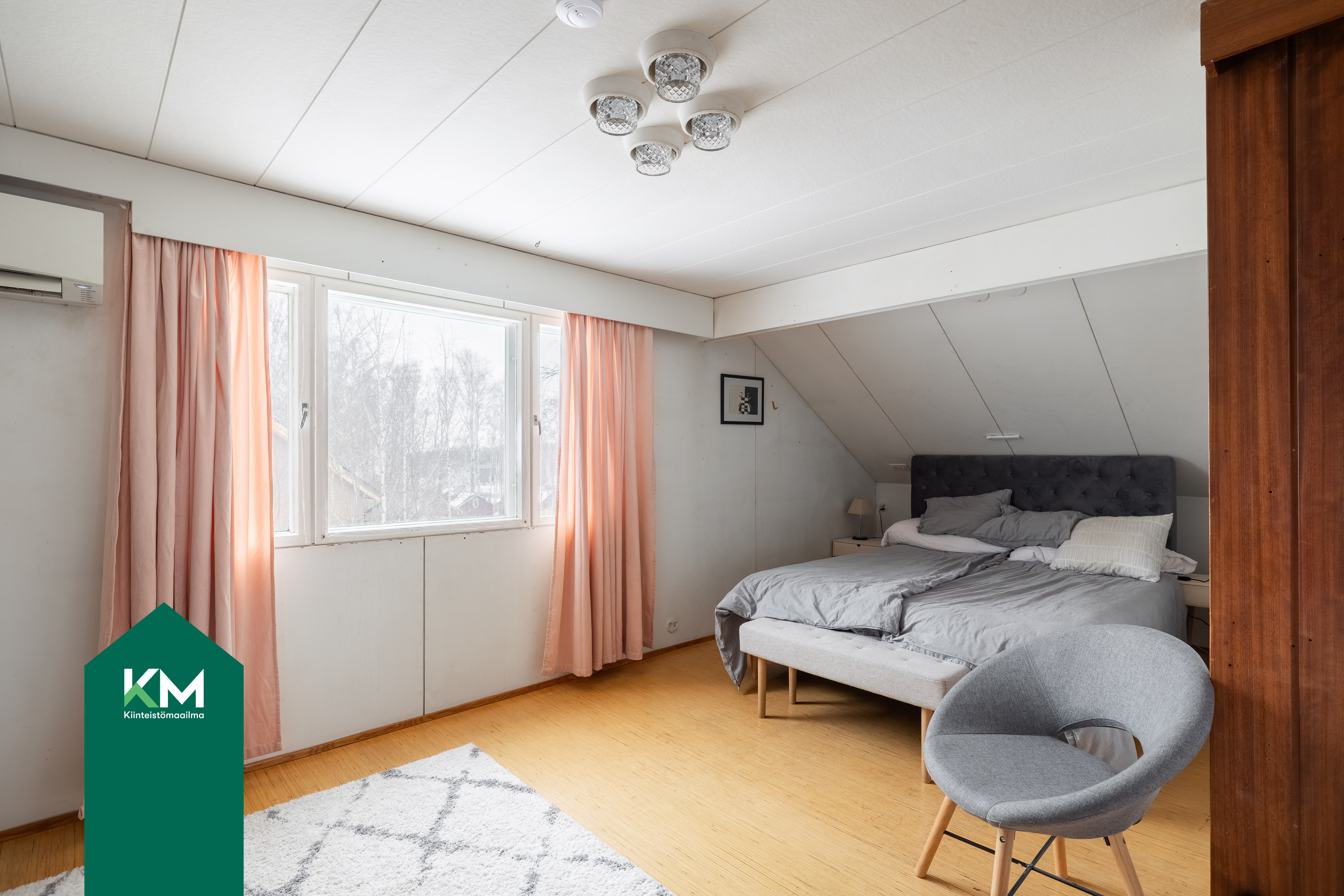 Yläkerran makuuhuone