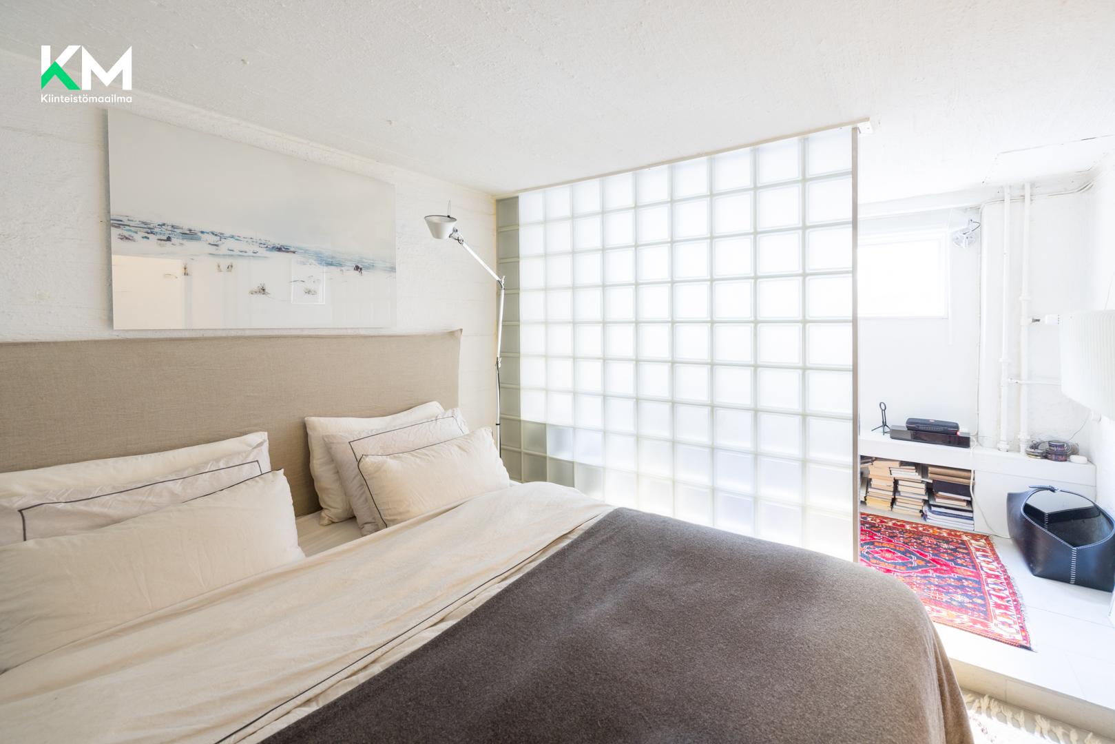 Alakerran MH, jossa työtilaa.