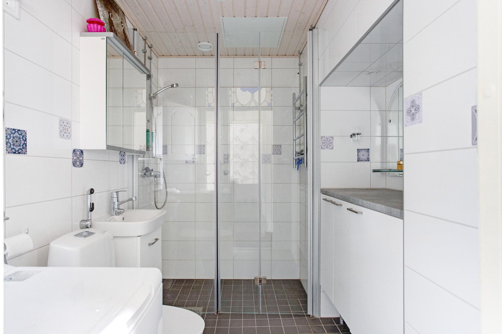 Uusittu kylpyhuone putkiremontin yhteydessä