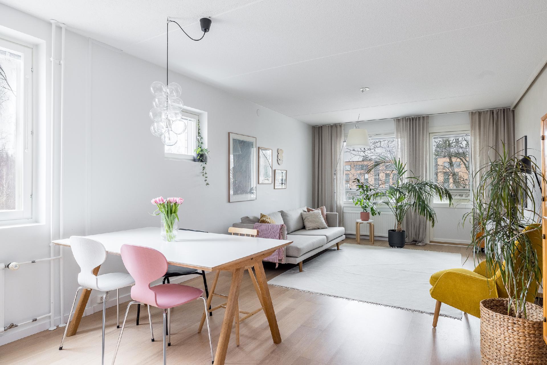 Olohuone ja ruokailutila