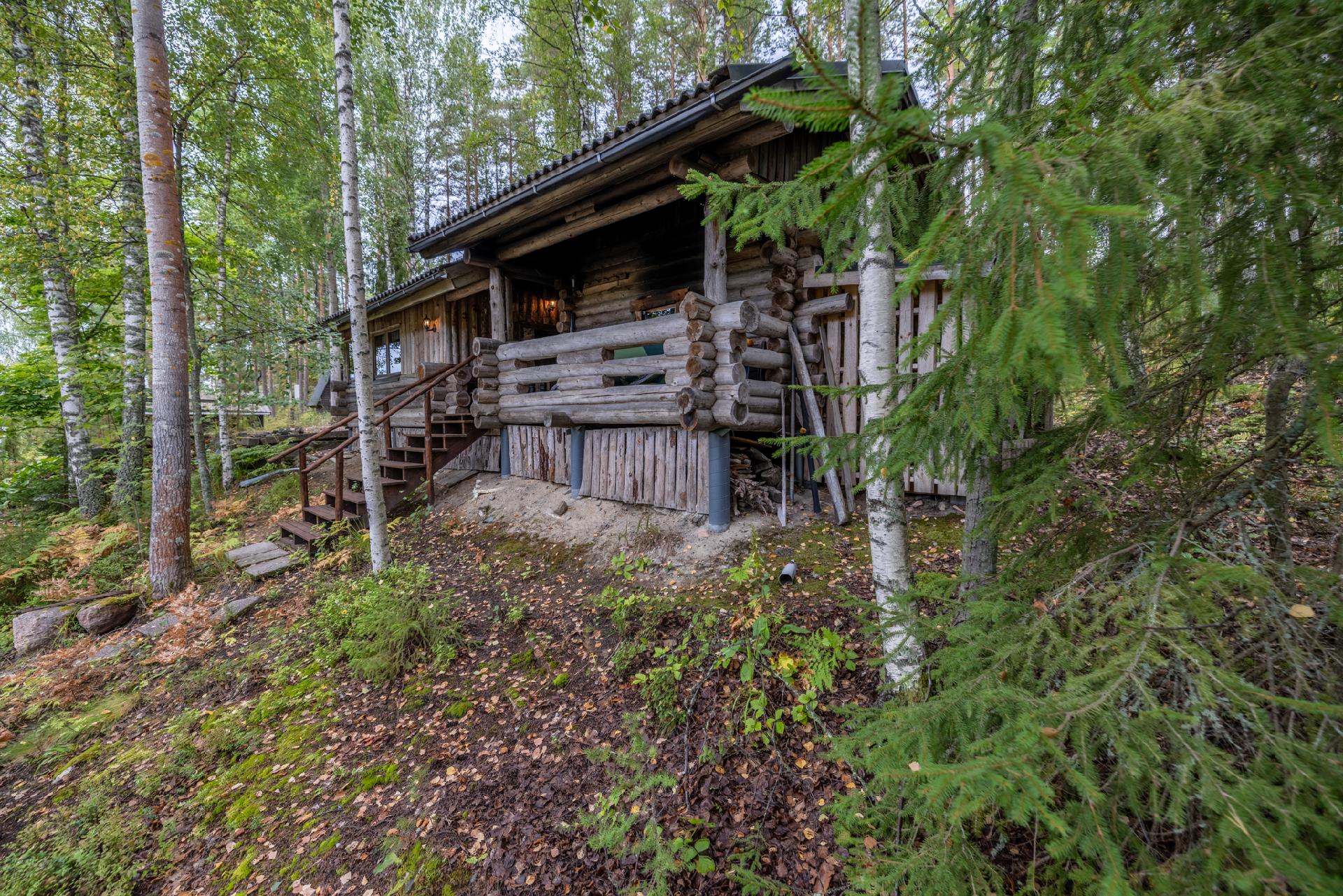 Savusauna/grillikatos rannan suunnalta