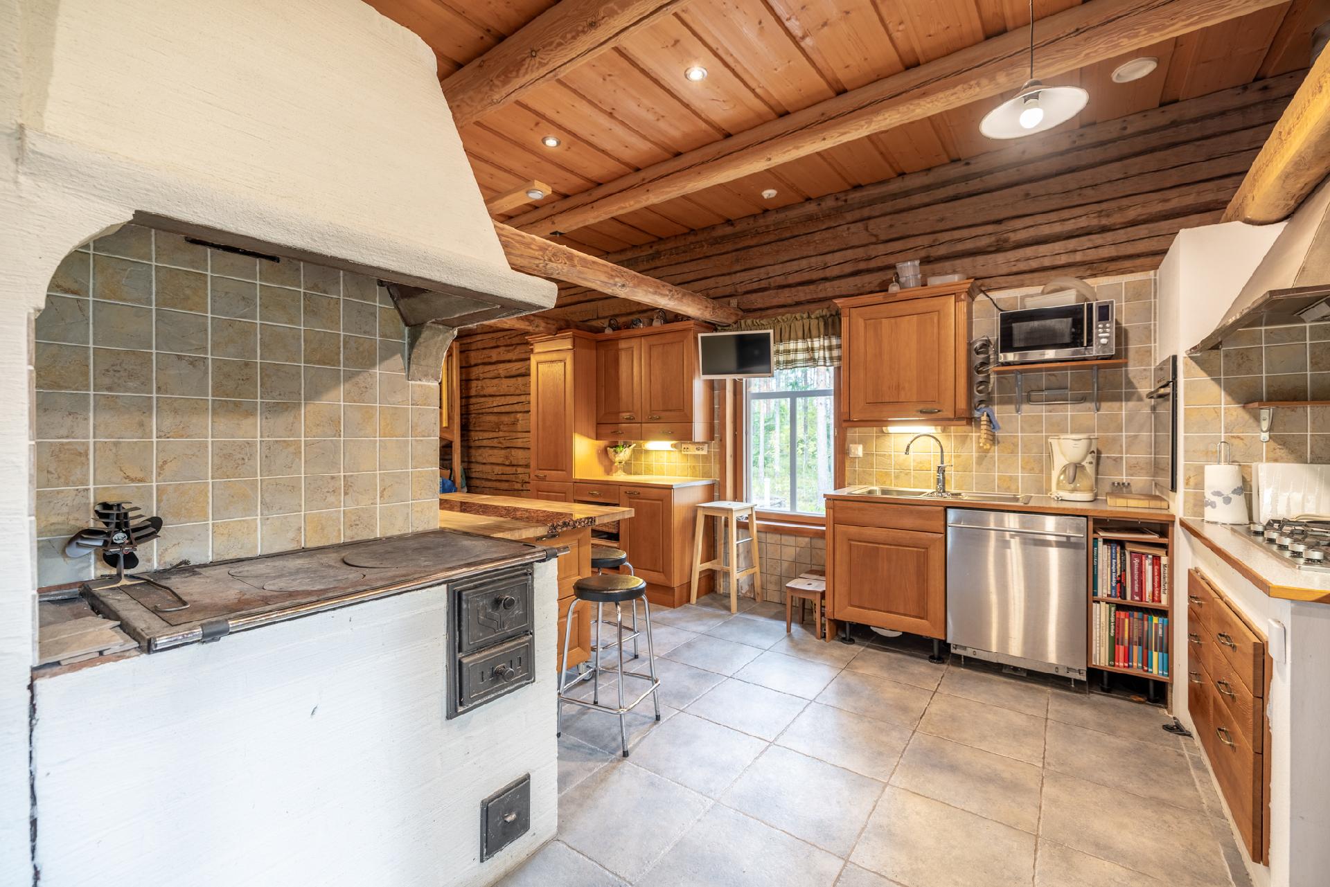 Puuliedellä hoituu sekä lämmitys että kokkailu.