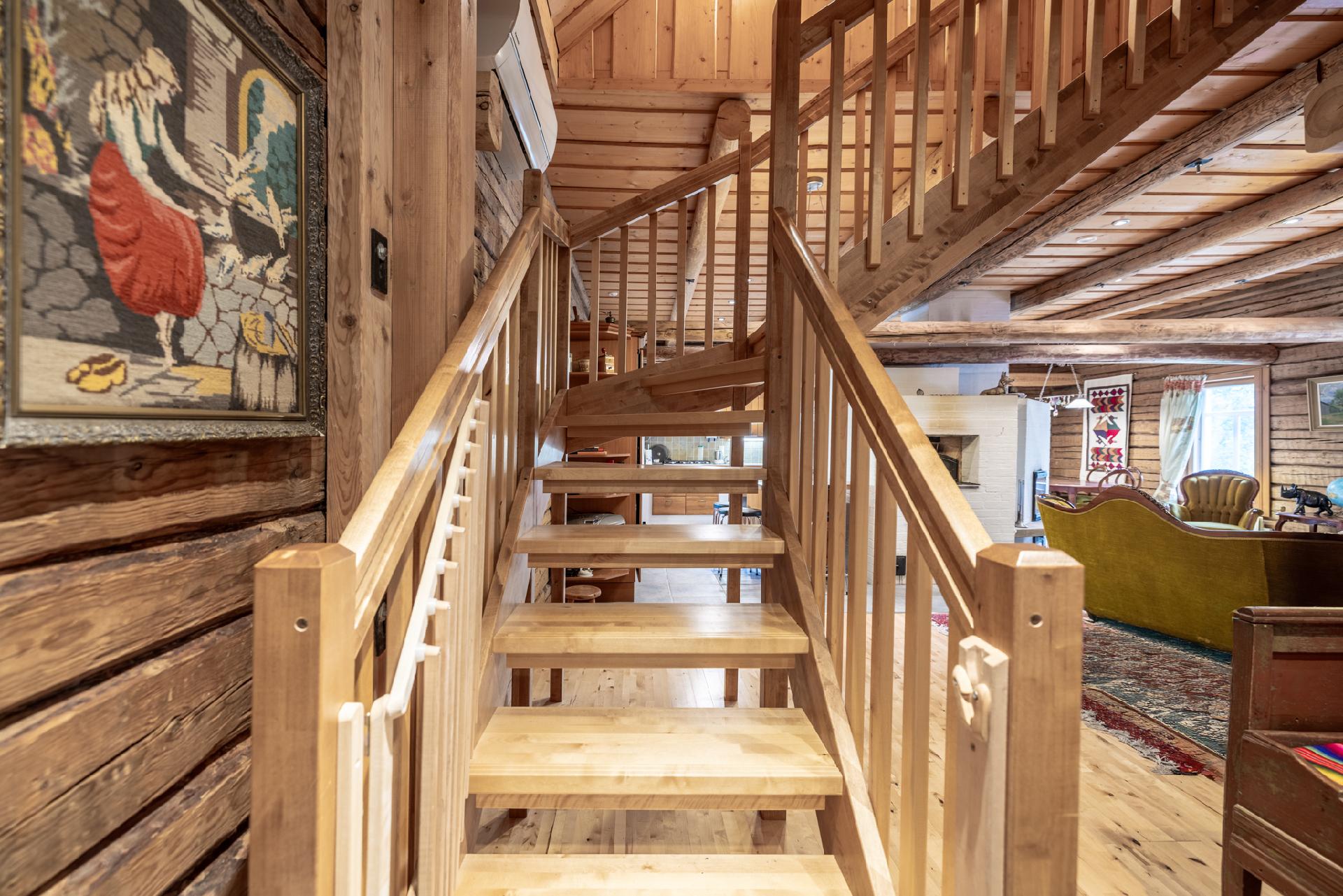 Portaikko yläkertaan