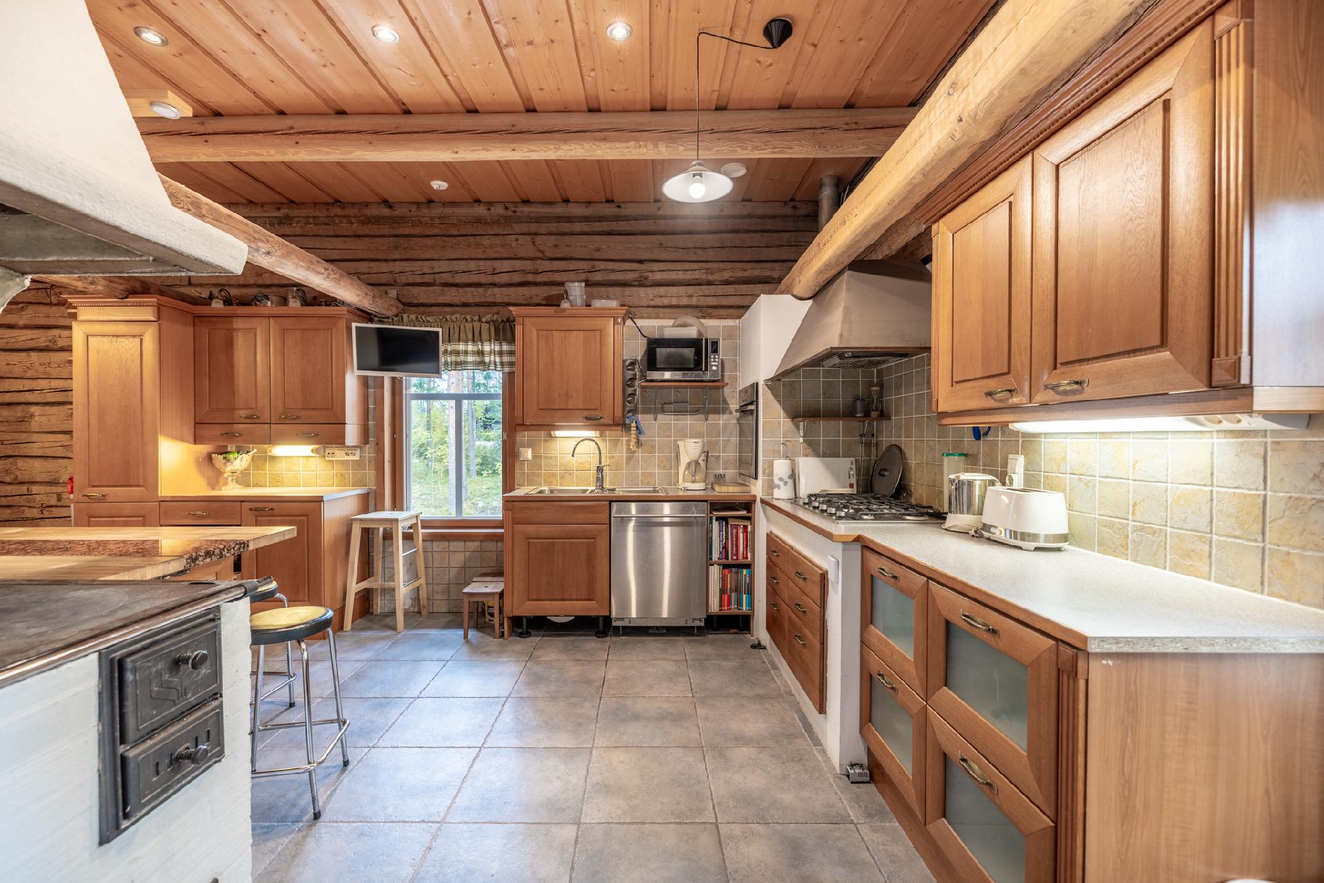 Keittiössä jokaisen kokin unelma eli kaasuliesi.